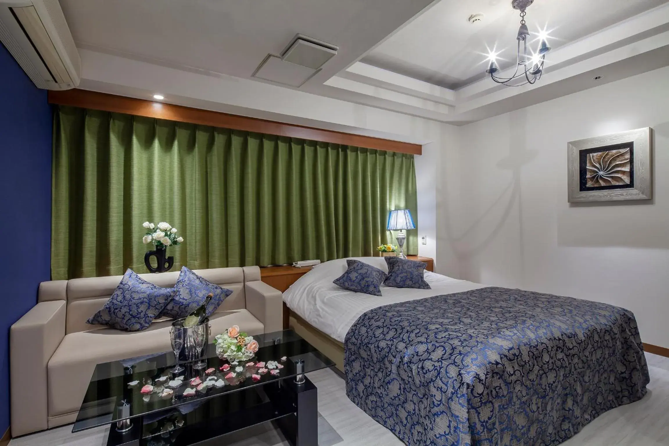 Photo of the whole room, Bed in Restay Hiroshima (Adult Only) Photo of the whole room, Bed in Restay Hiroshima (Adult Only)