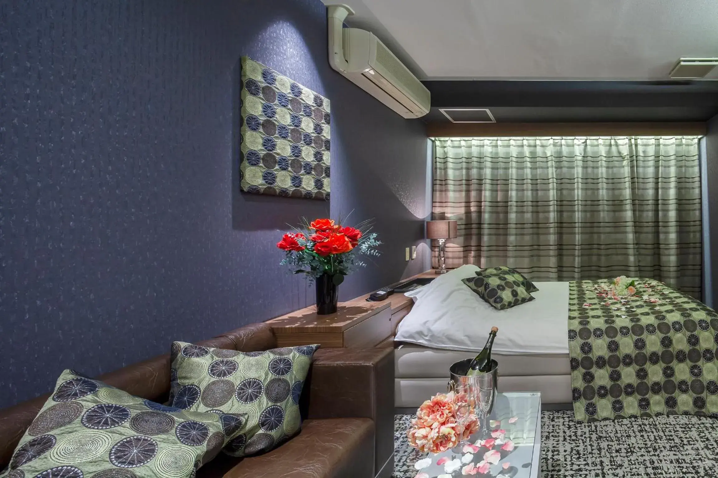 Photo of the whole room, Bed in Restay Hiroshima (Adult Only) Photo of the whole room, Bed in Restay Hiroshima (Adult Only)