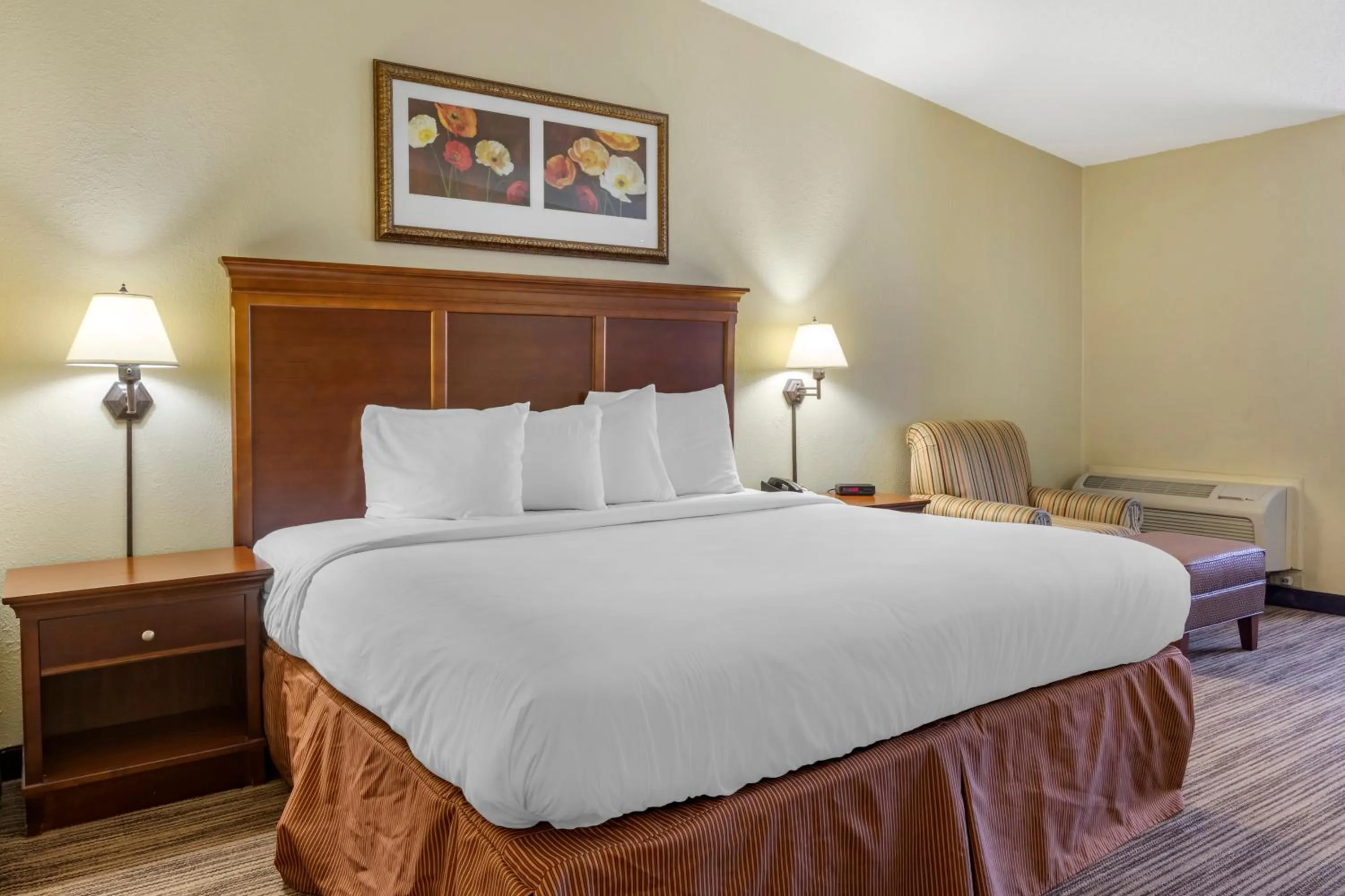 Bed in Country Inn & Suites by Radisson, Atlanta Downtown