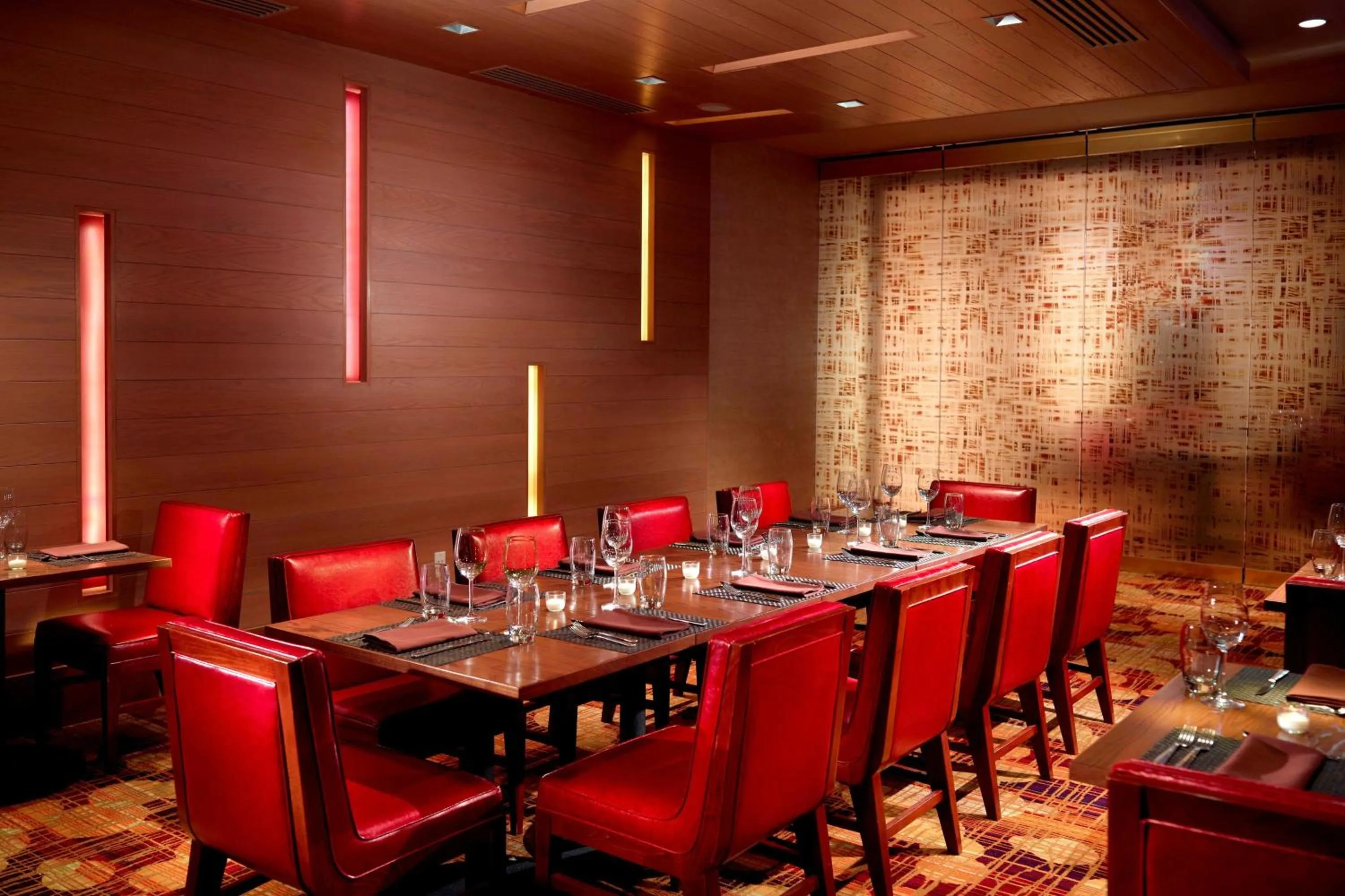 Restaurant/places to eat in Marriott Chicago O’Hare