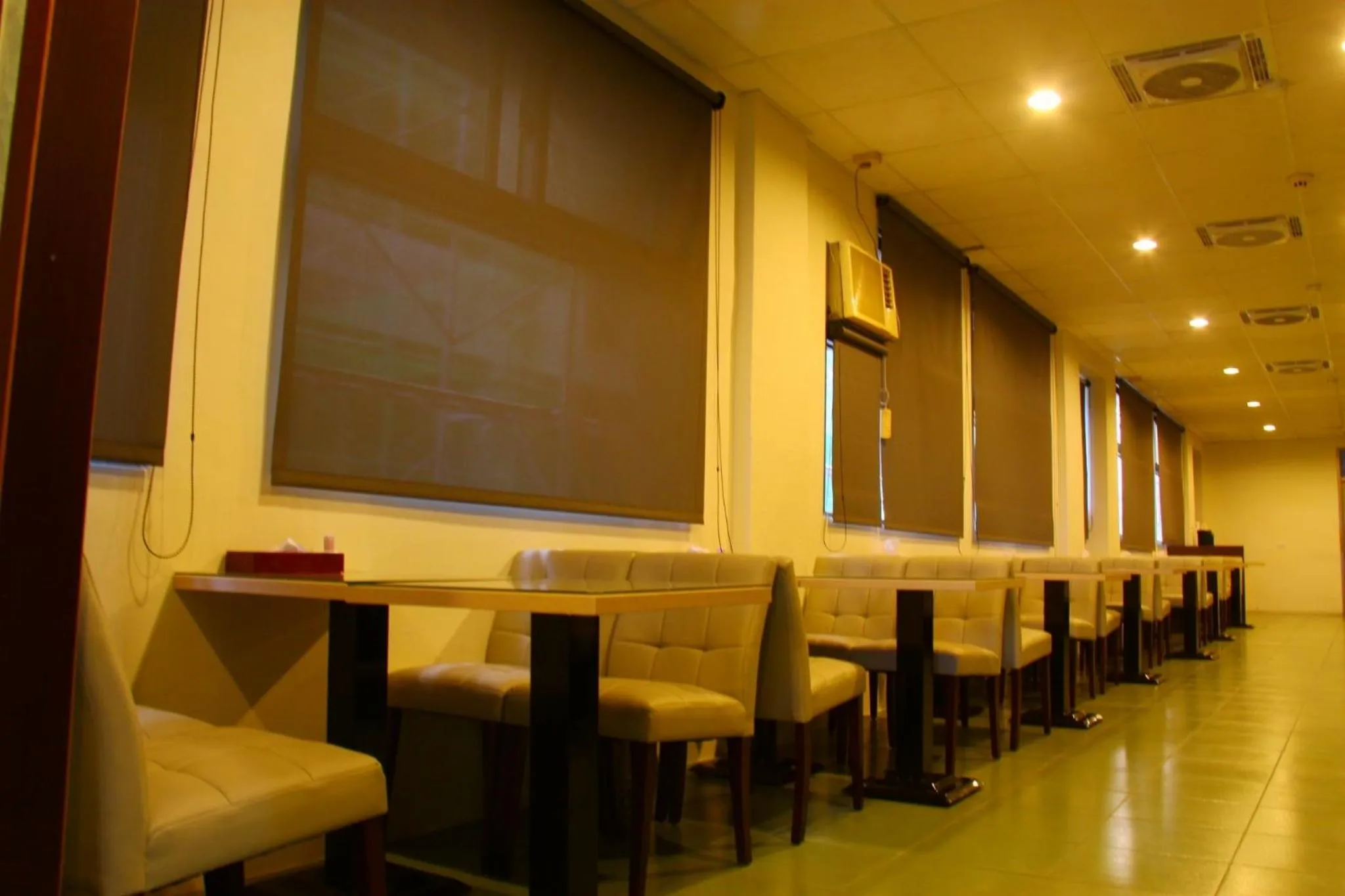 Restaurant/places to eat in Shinyes Motel