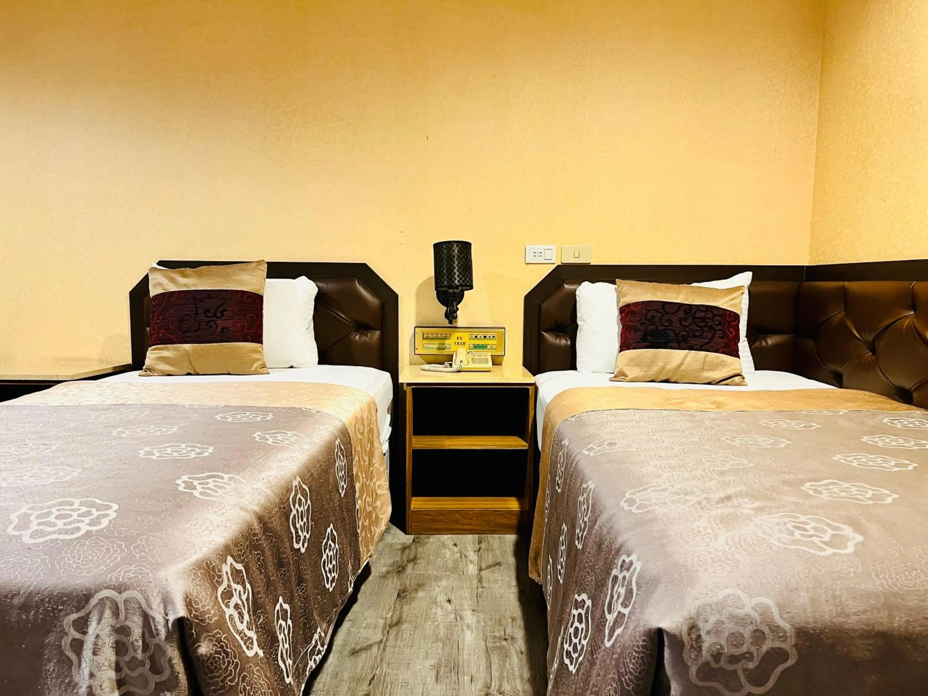 Bed in Shinyes Motel