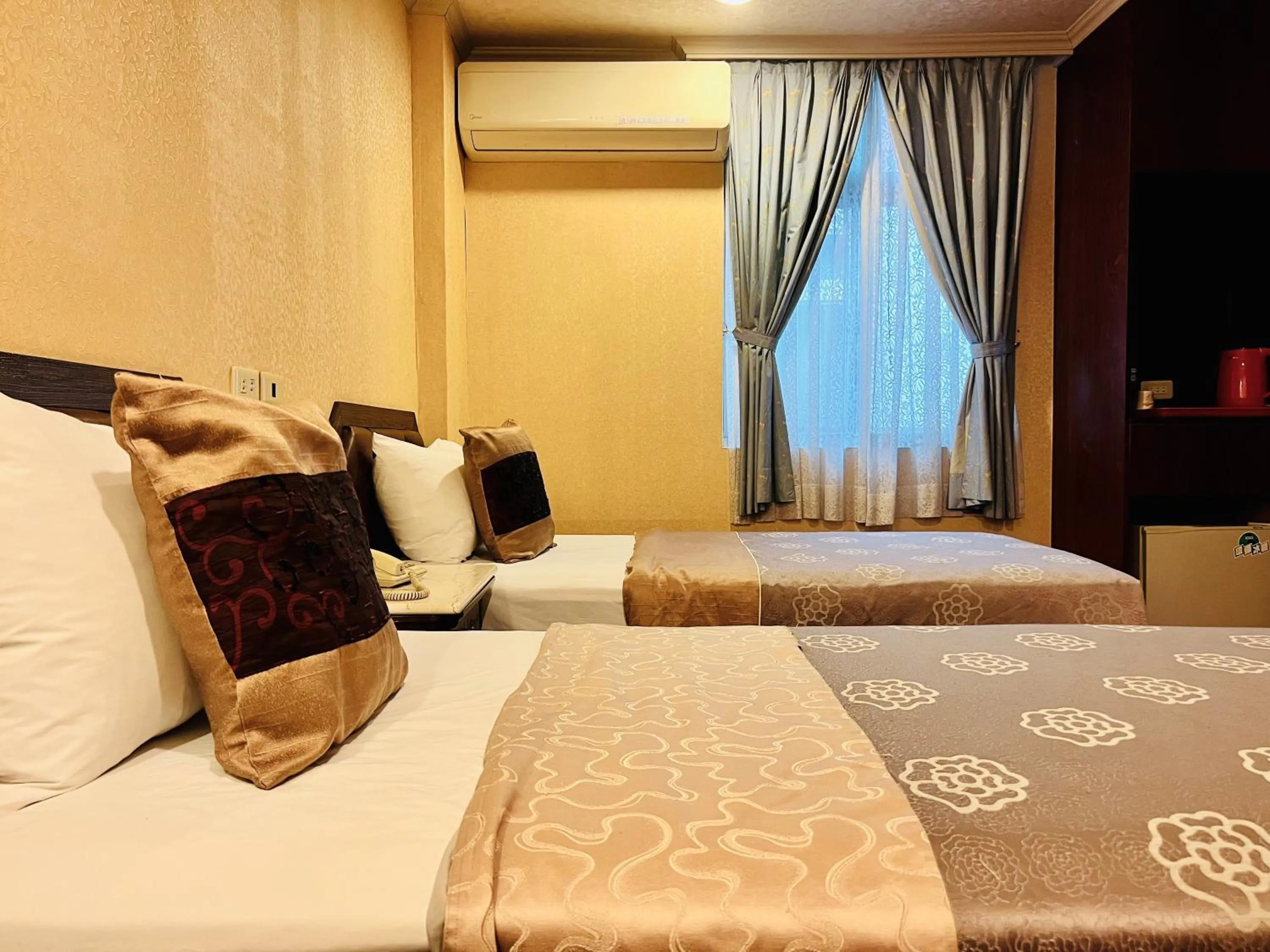 Bedroom, Bed in Shinyes Motel