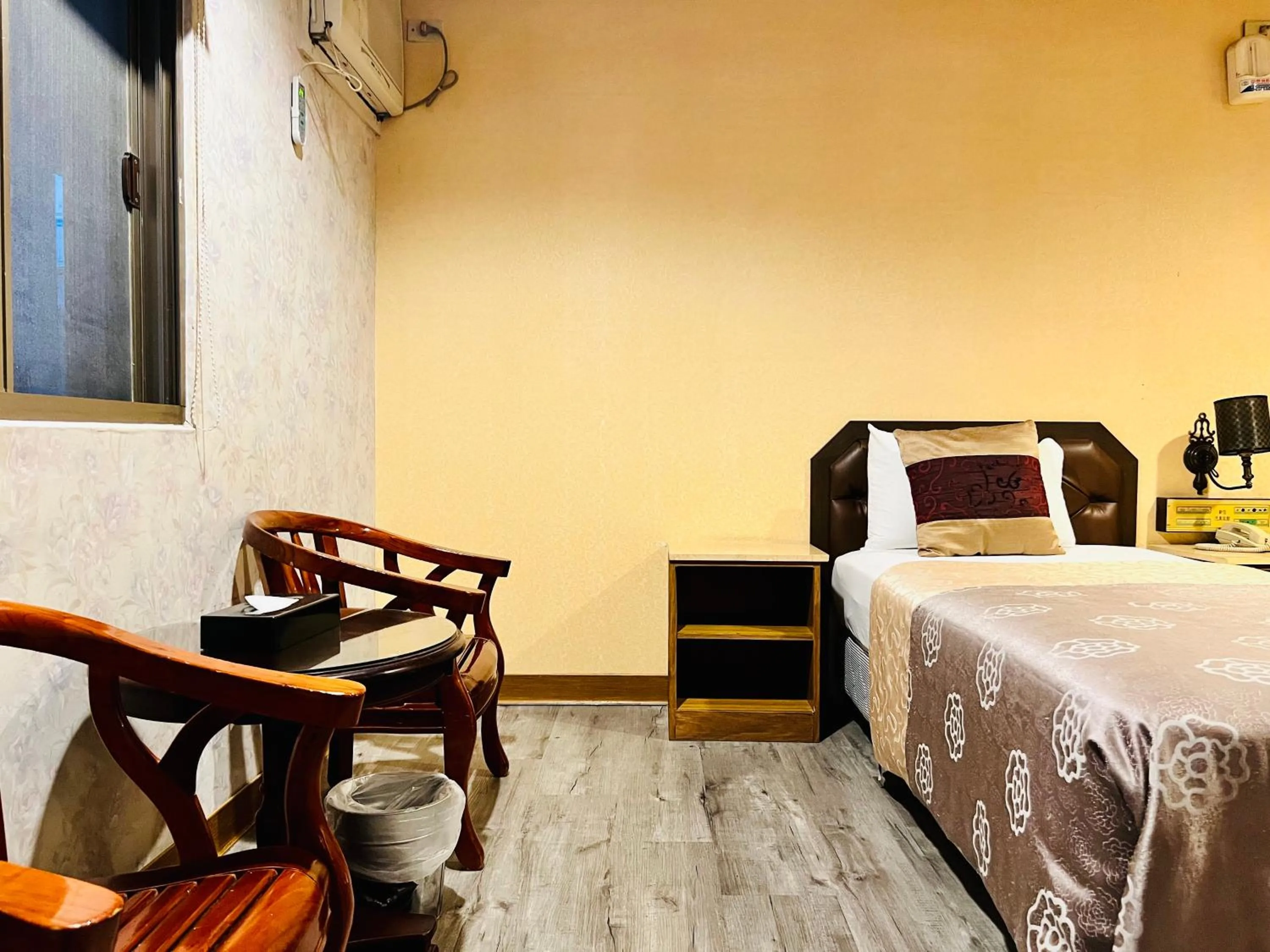 Bed in Shinyes Motel