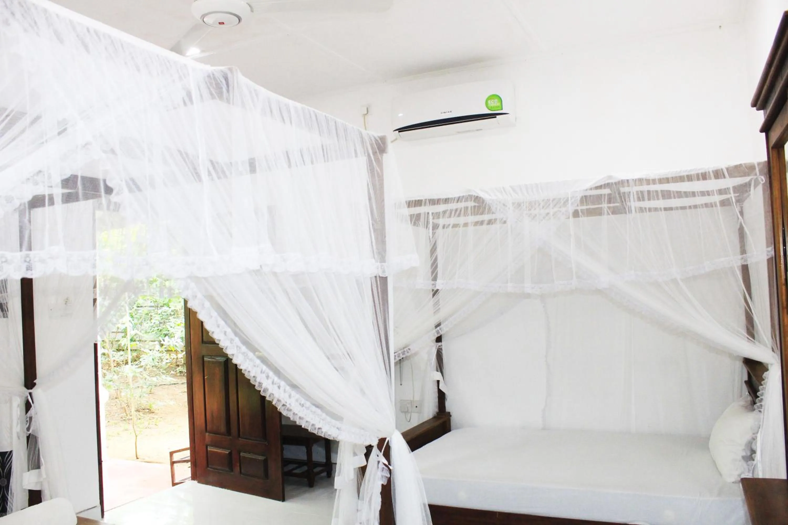 Bedroom, Bed in Sunrise Cottage