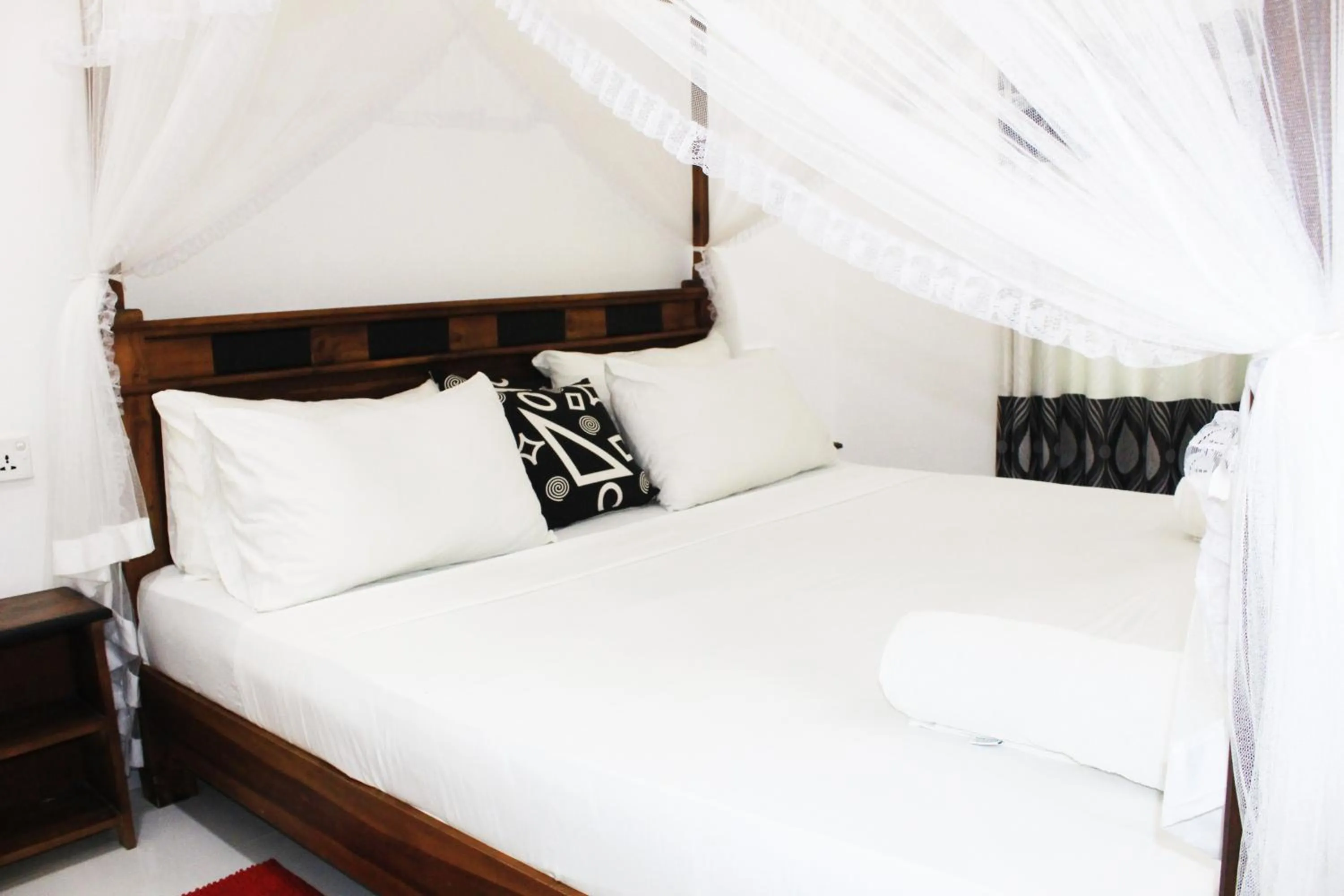 Bedroom, Bed in Sunrise Cottage