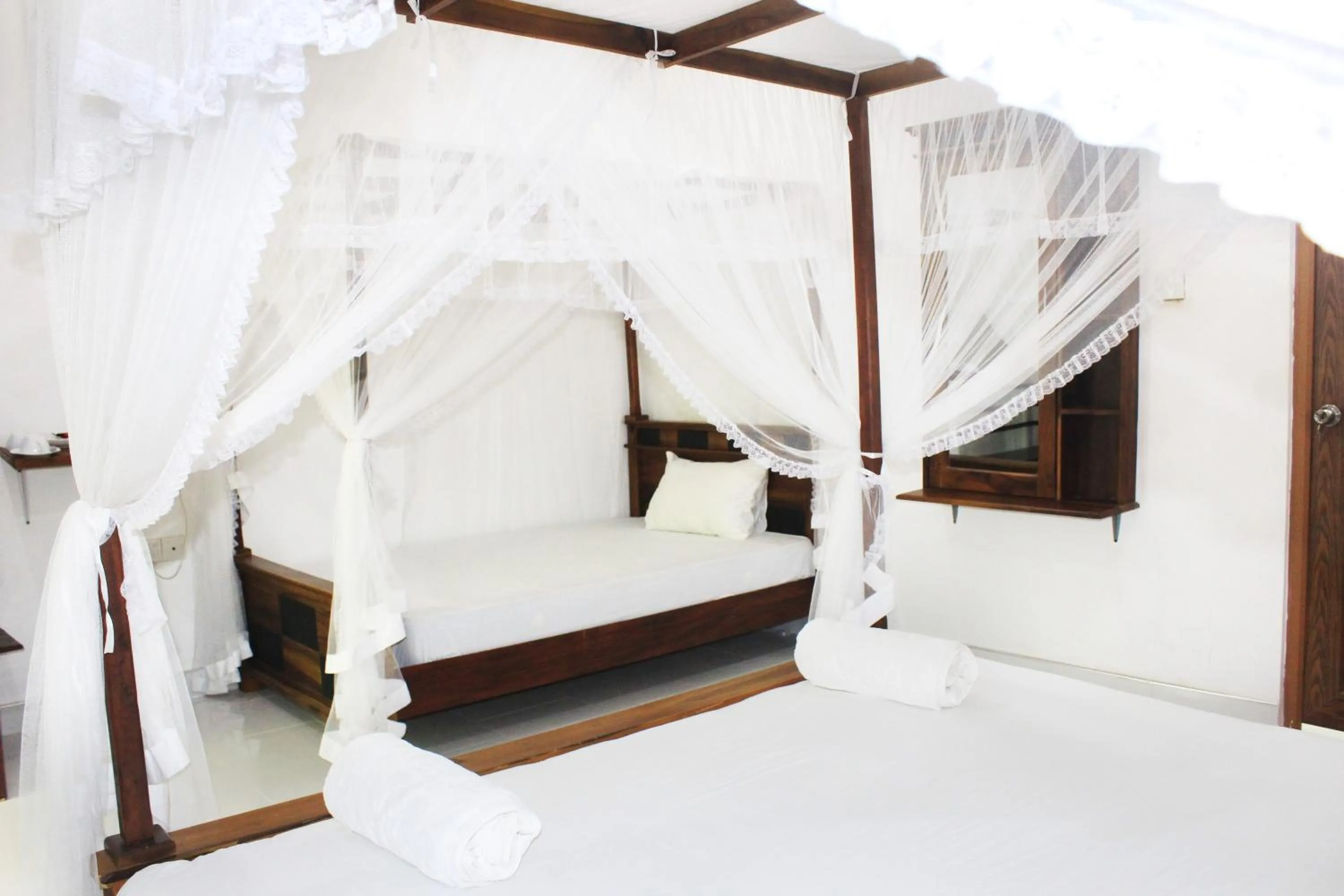 Bedroom, Bed in Sunrise Cottage