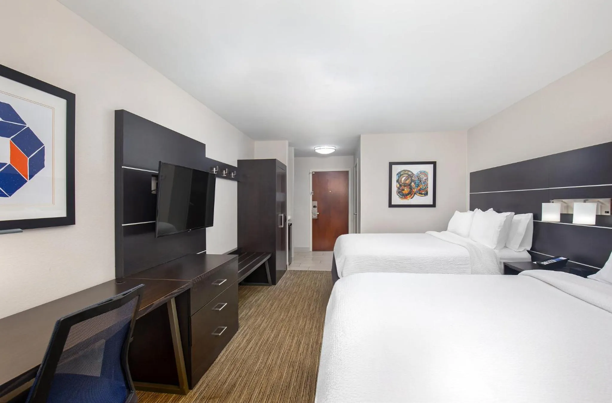 Photo of the whole room, Bed in Holiday Inn Express & Suites Locust Grove by IHG