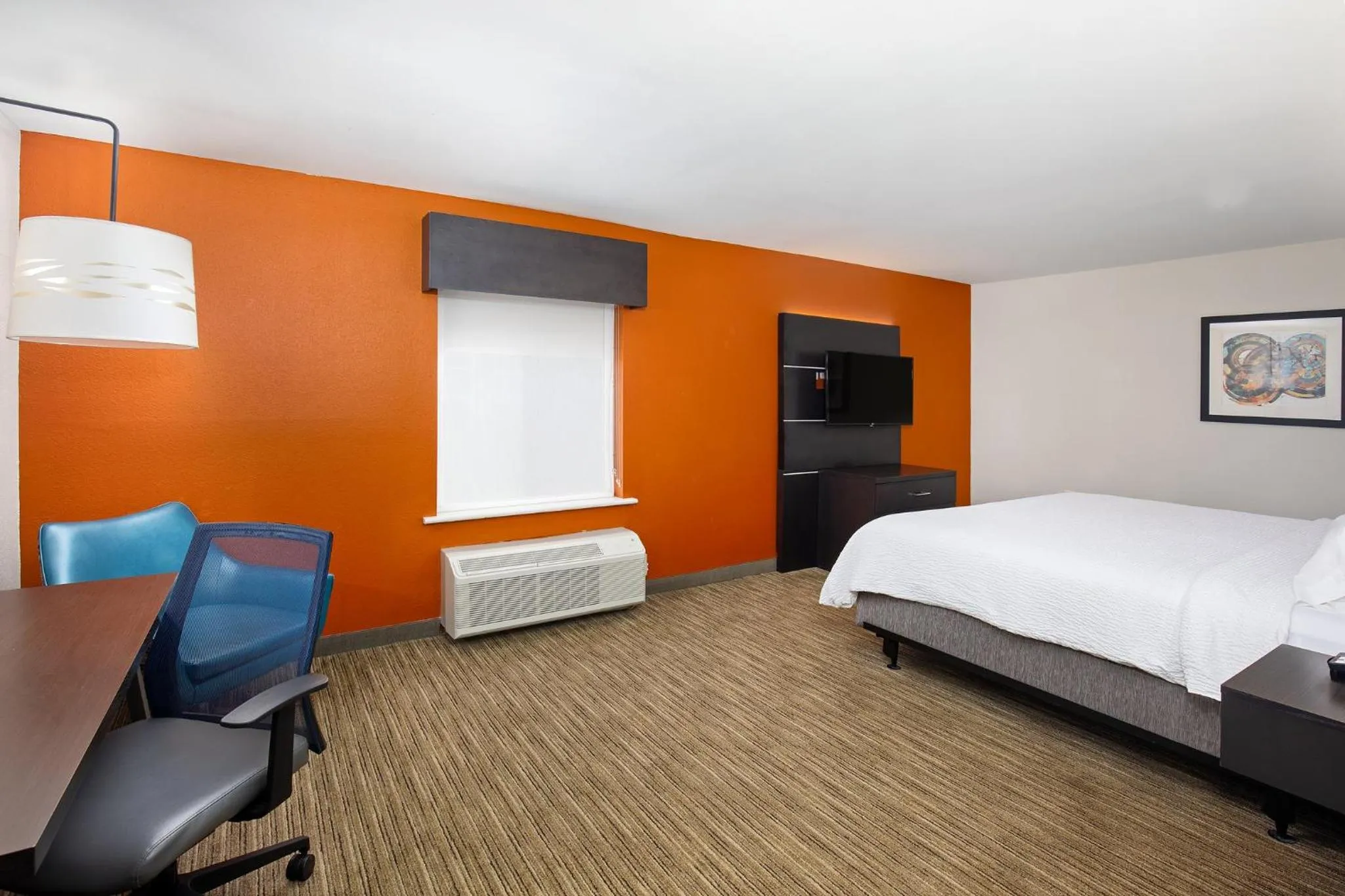Photo of the whole room, Bed in Holiday Inn Express & Suites Locust Grove by IHG