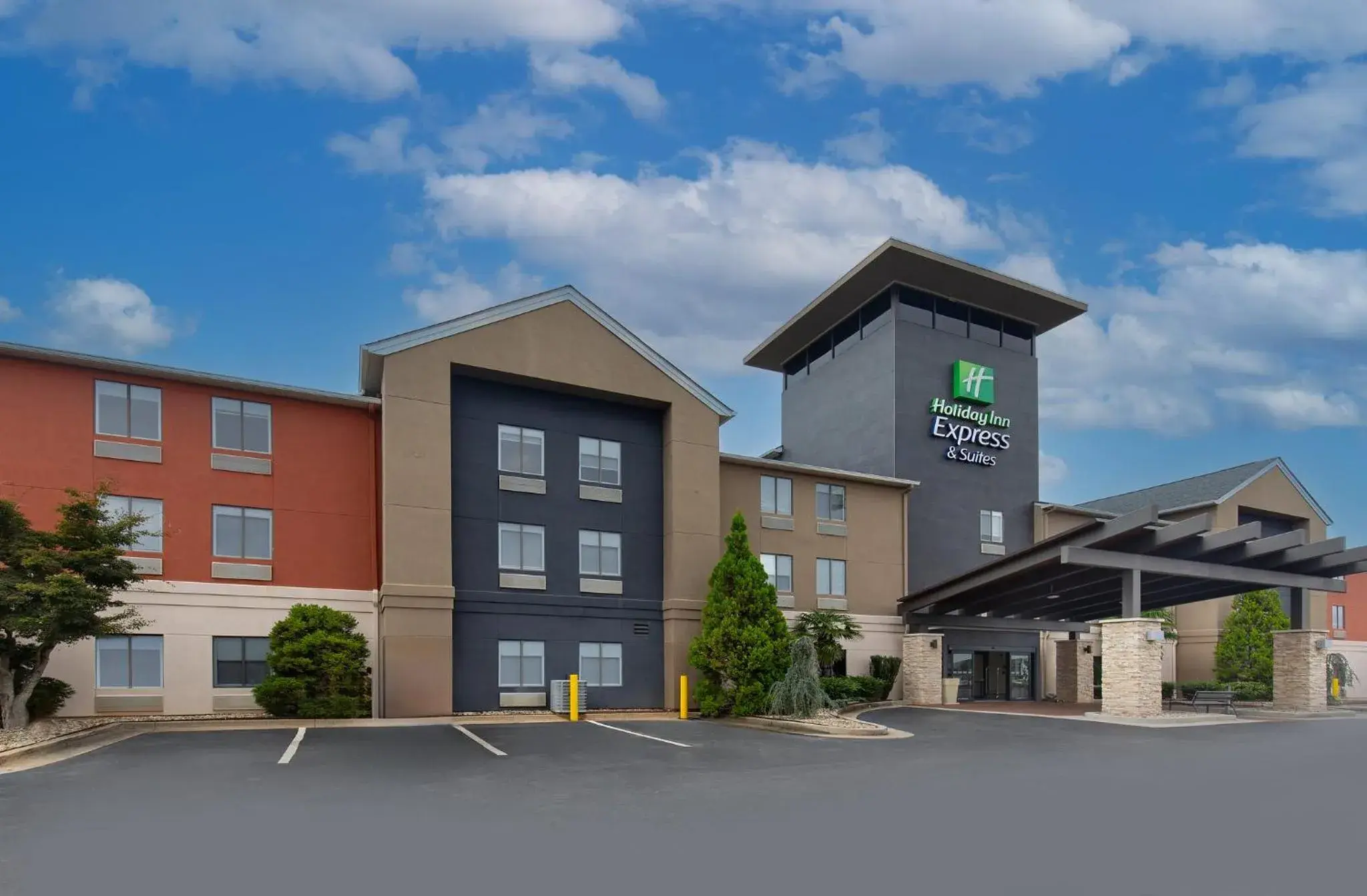 Property building in Holiday Inn Express & Suites Locust Grove by IHG Property building in Holiday Inn Express & Suites Locust Grove by IHG