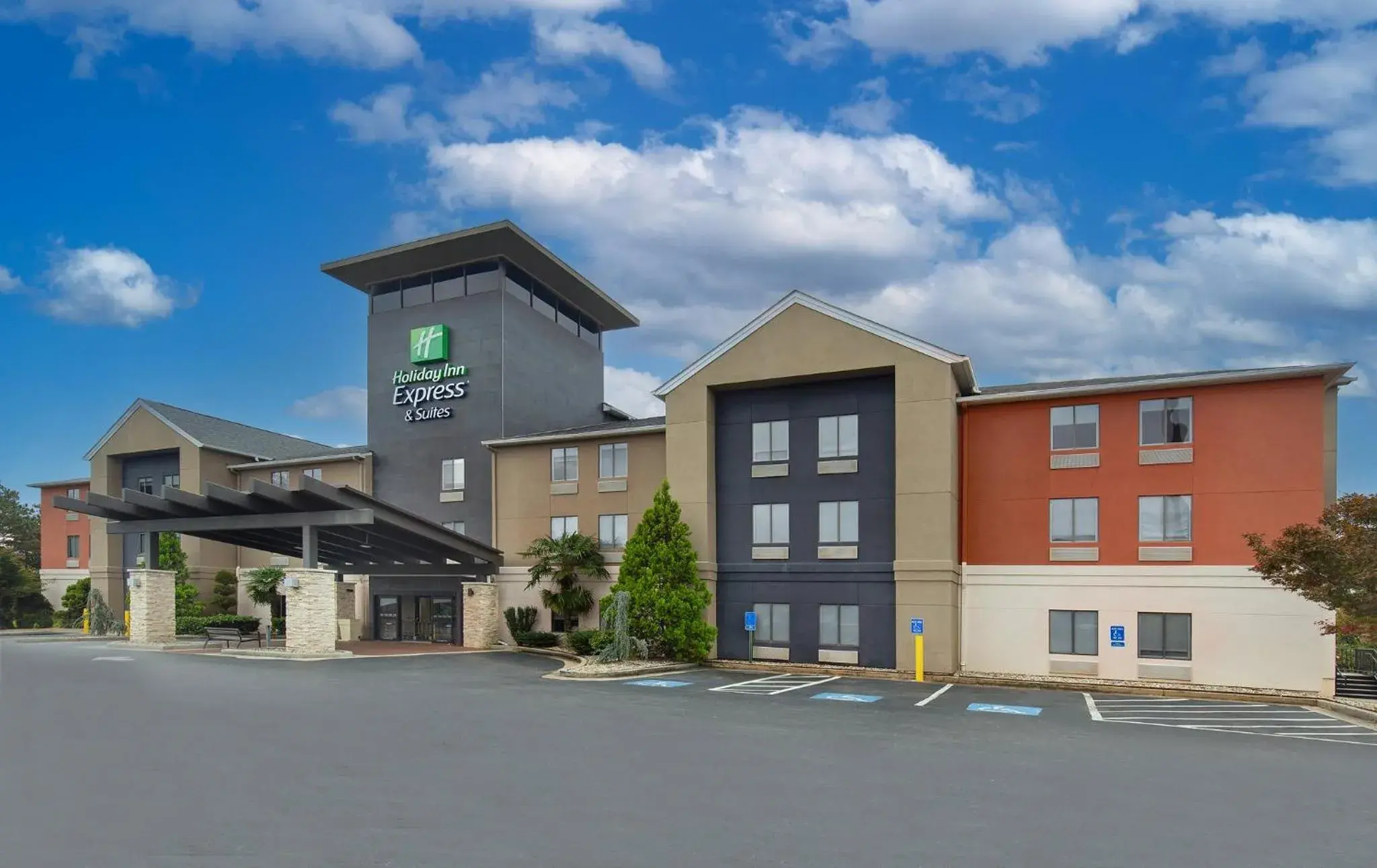 Property building in Holiday Inn Express & Suites Locust Grove by IHG Property building in Holiday Inn Express & Suites Locust Grove by IHG
