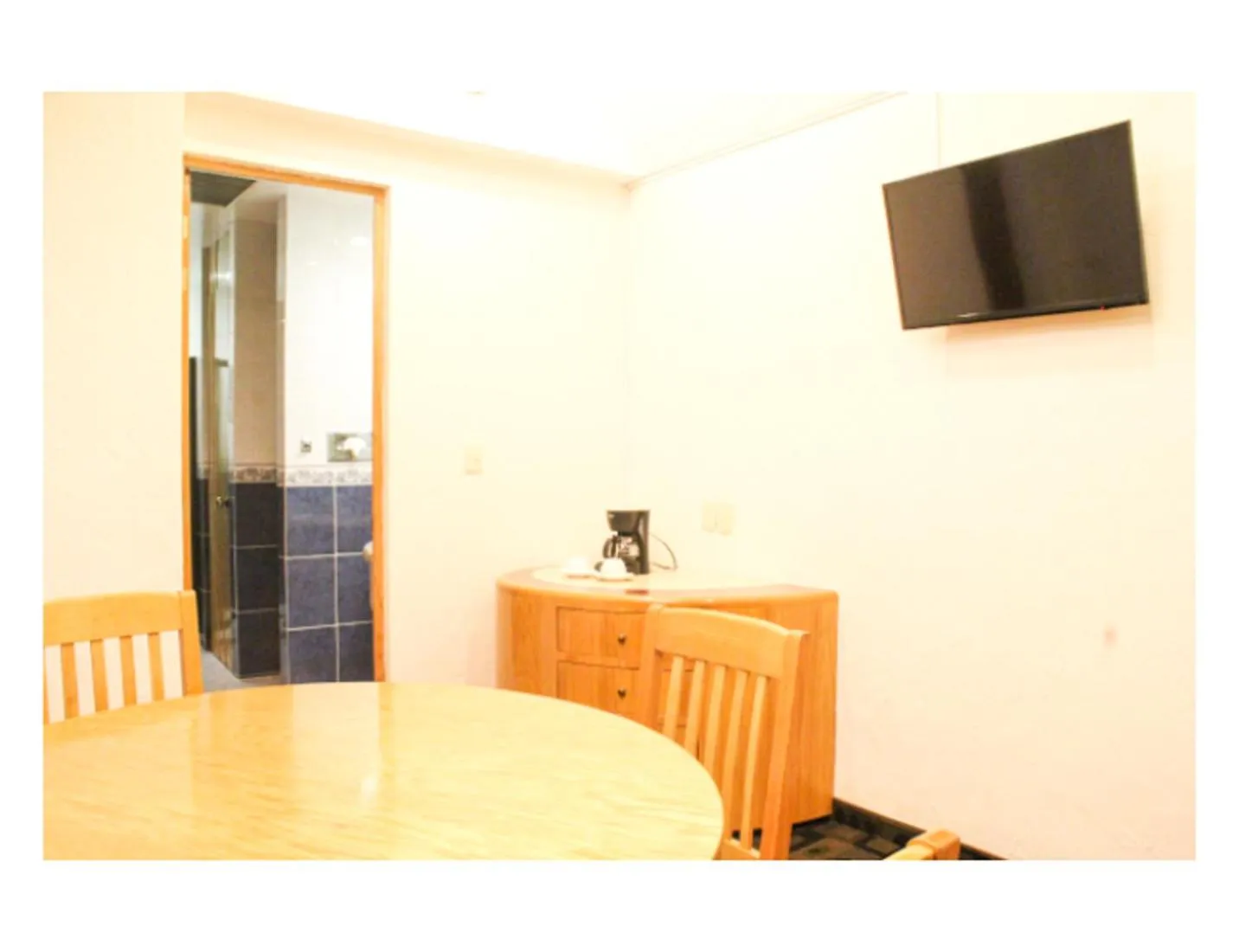 TV and multimedia in Hotel Mandarin Carton