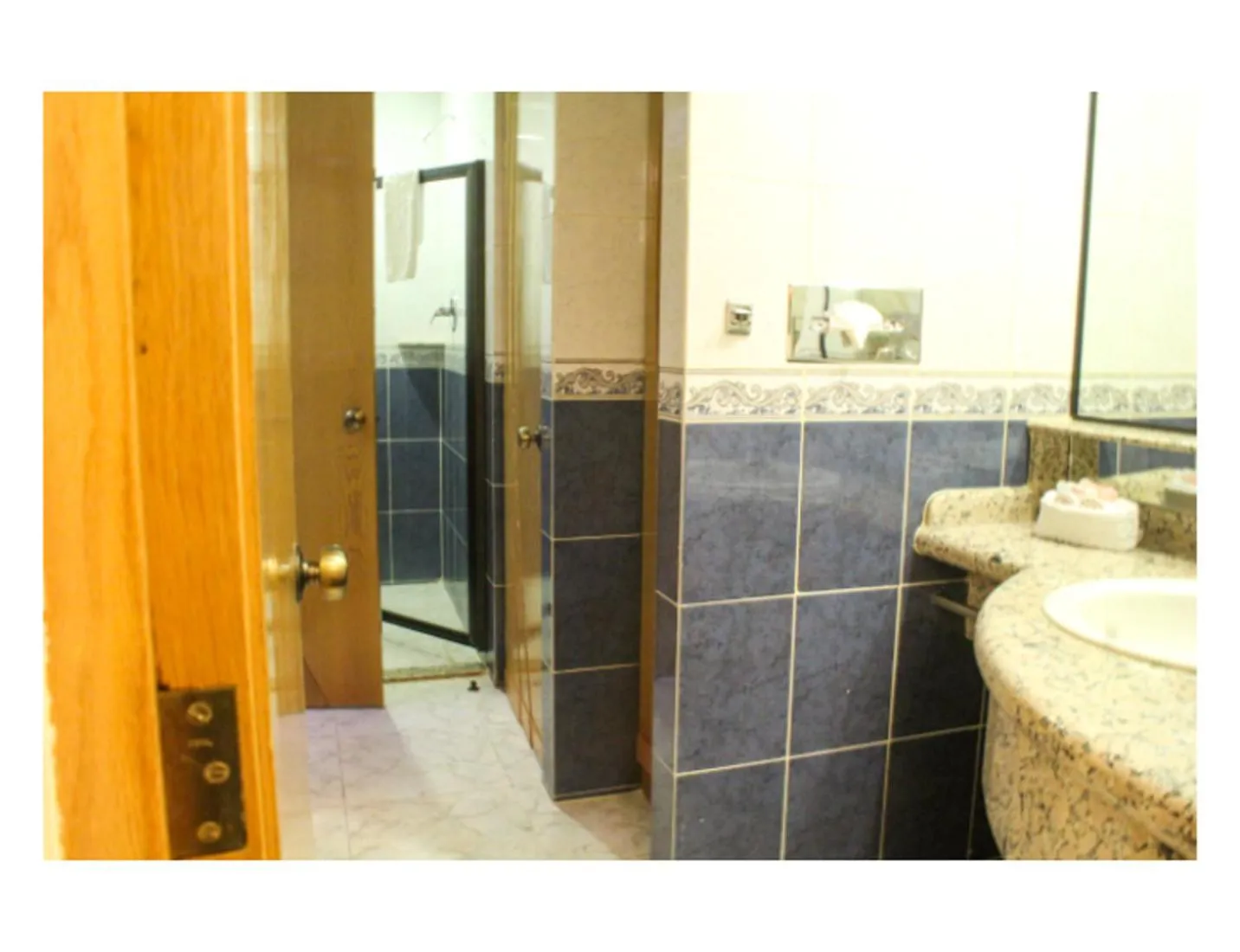 Bathroom in Hotel Mandarin Carton