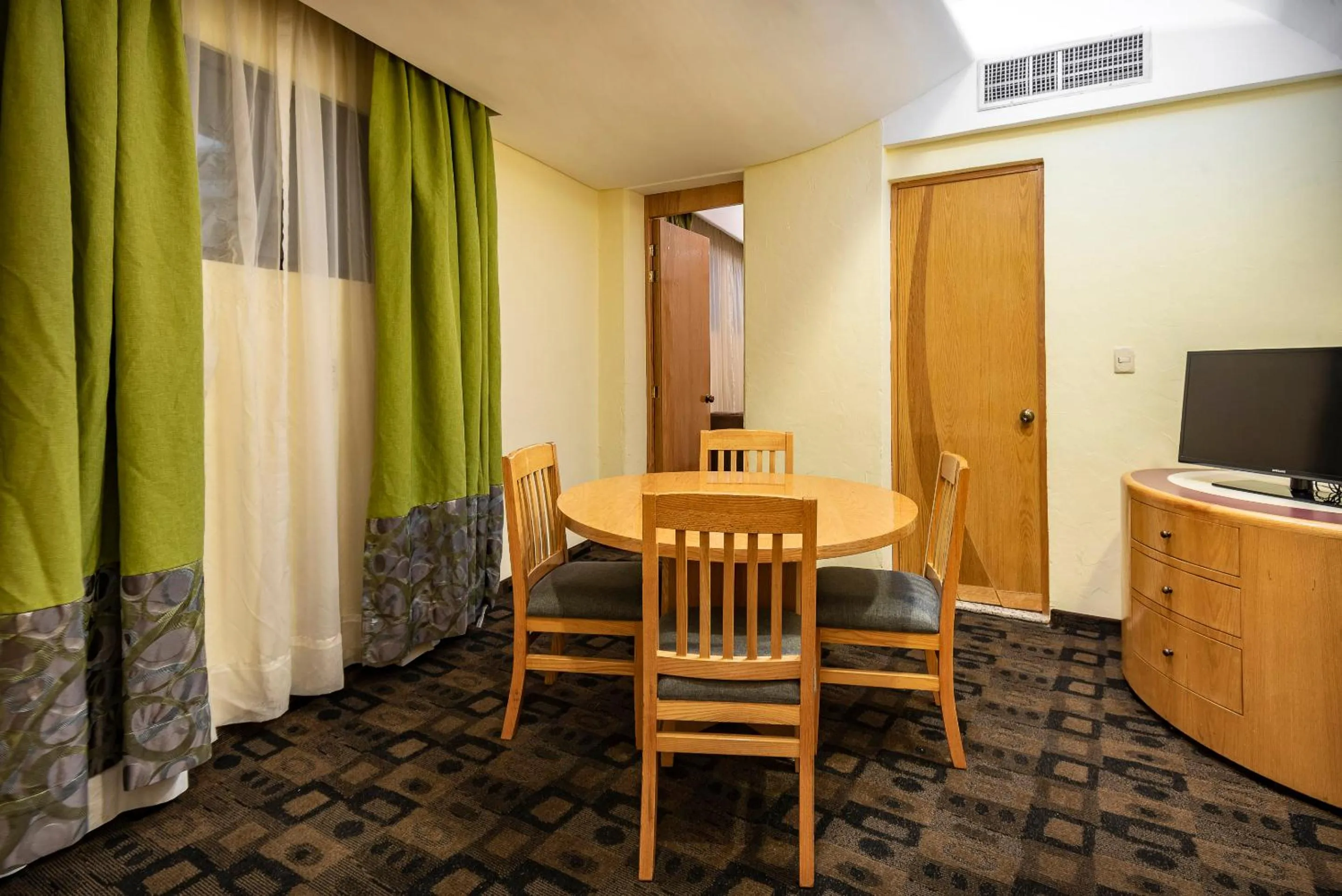 Bedroom in Hotel Mandarin Carton