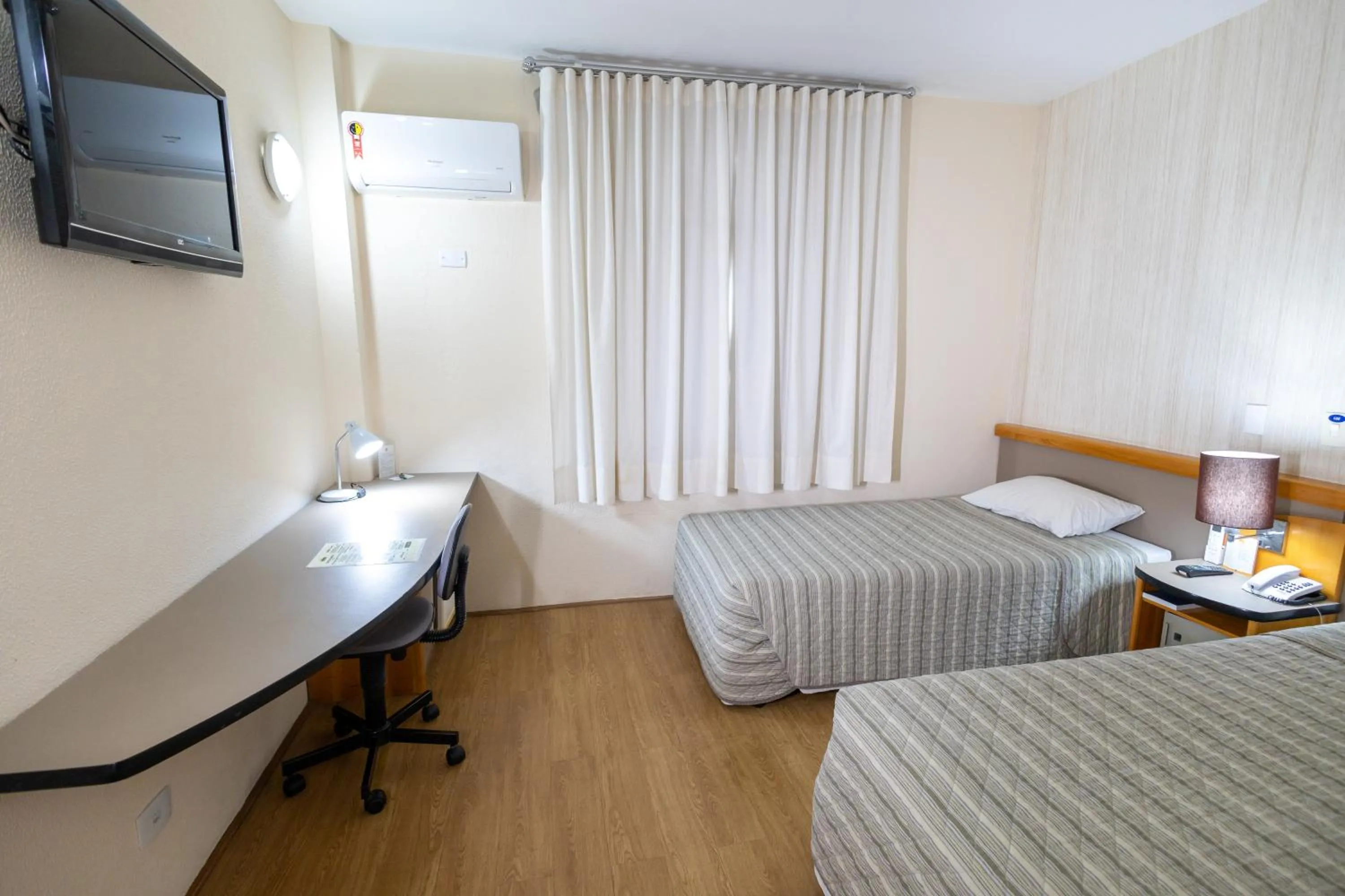 Property building, Bed in Sables Hotel Guarulhos