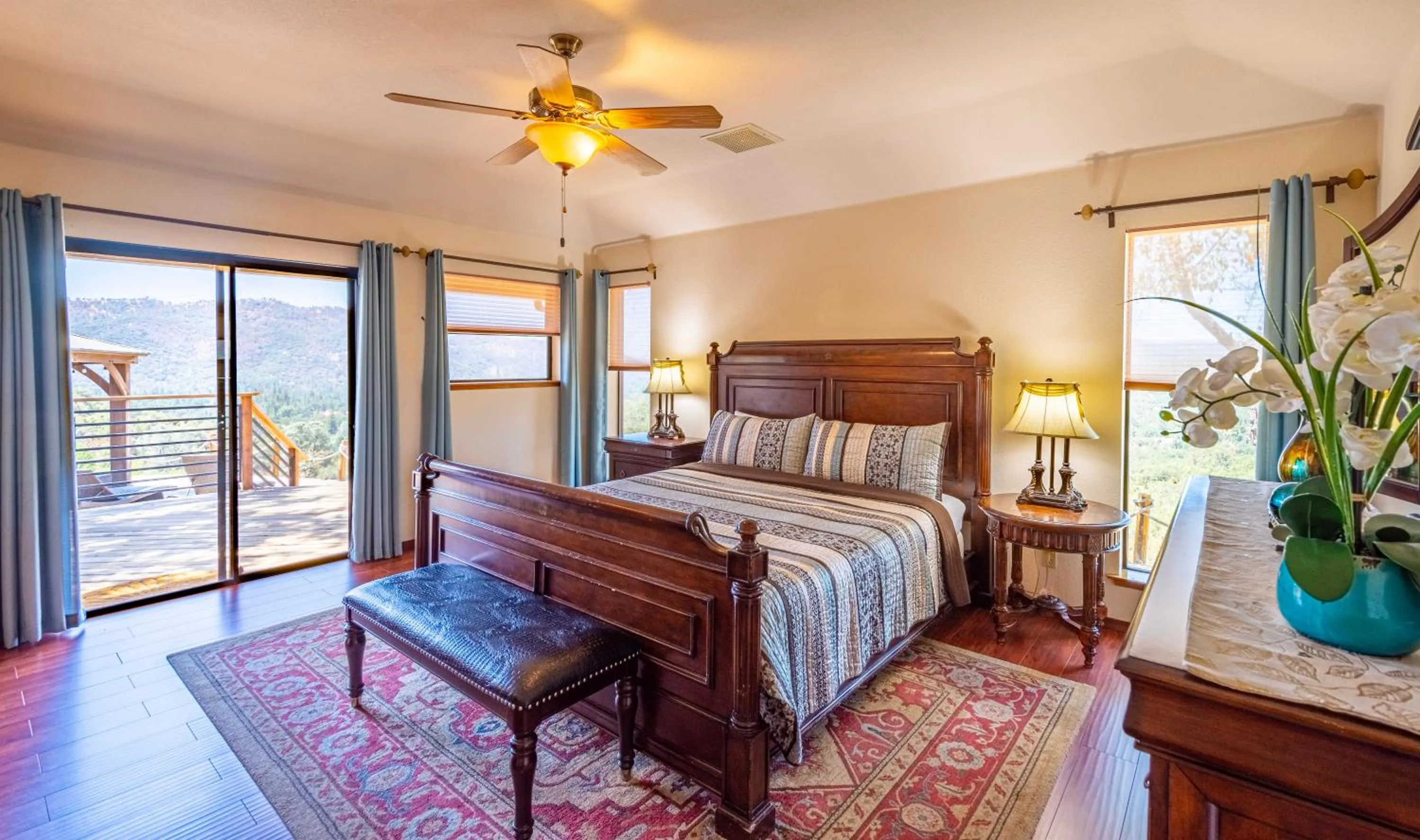 Bedroom, Bed in Mountain View Playhouse Near Yosemite & Bass Lake