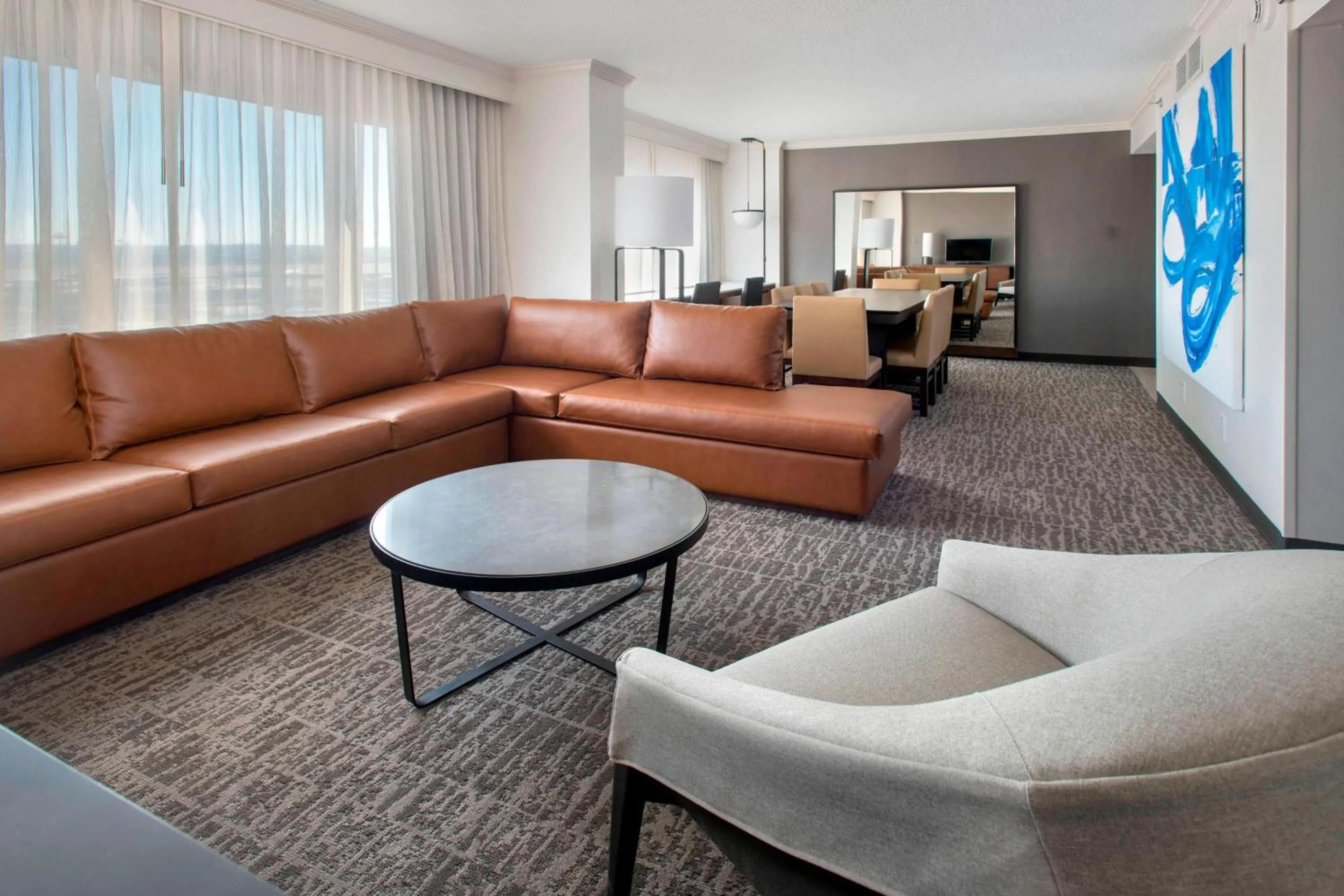 Living room in Newark Liberty International Airport Marriott