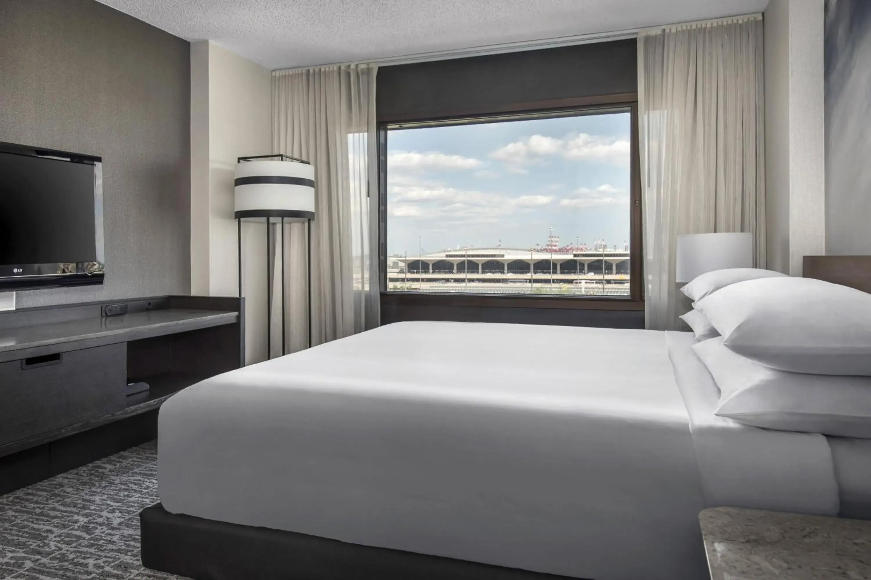 King with View in Newark Liberty International Airport Marriott King with View in Newark Liberty International Airport Marriott
