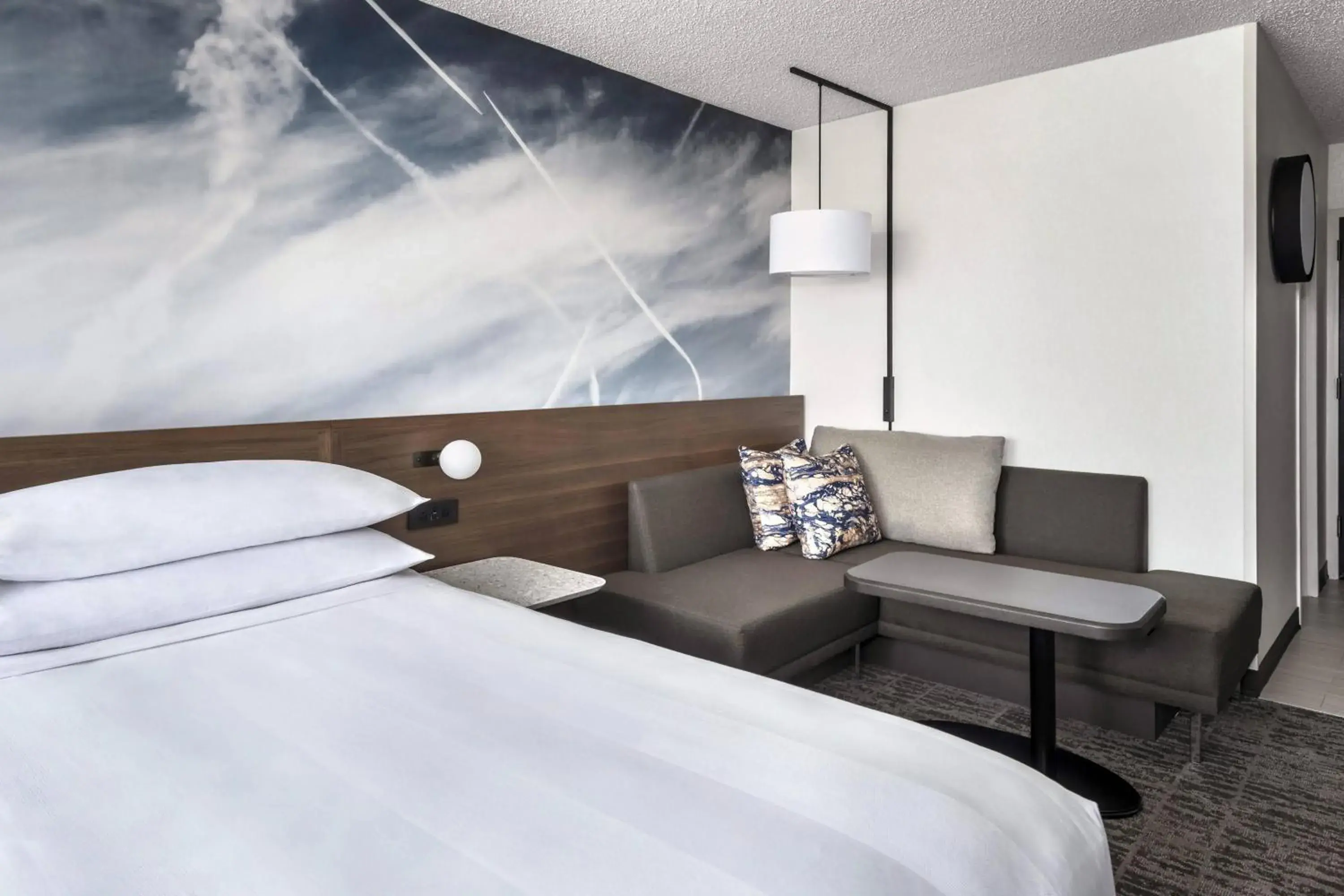 Concierge Level King in Newark Liberty International Airport Marriott Concierge Level King in Newark Liberty International Airport Marriott