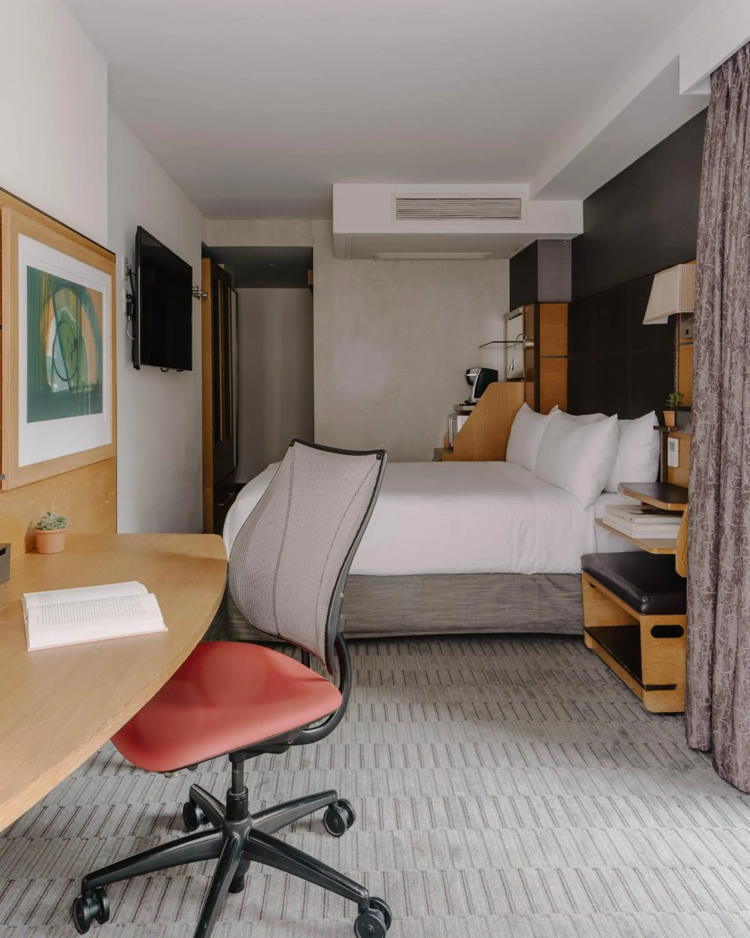 Seating area, Bed in The Jewel Hotel, New York Seating area, Bed in The Jewel Hotel, New York