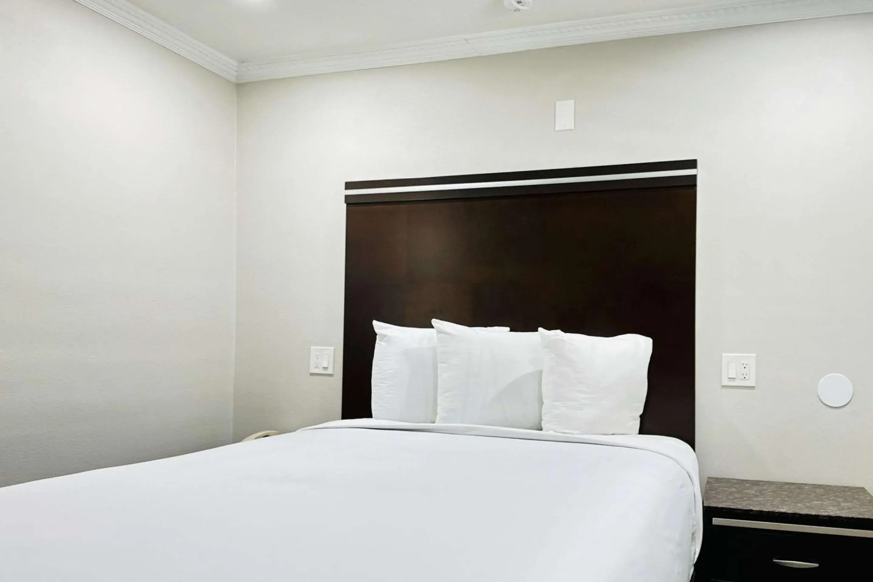 Bedroom, Bed in Rodeway Inn Lemon Grove San Diego East Bedroom, Bed in Rodeway Inn Lemon Grove San Diego East