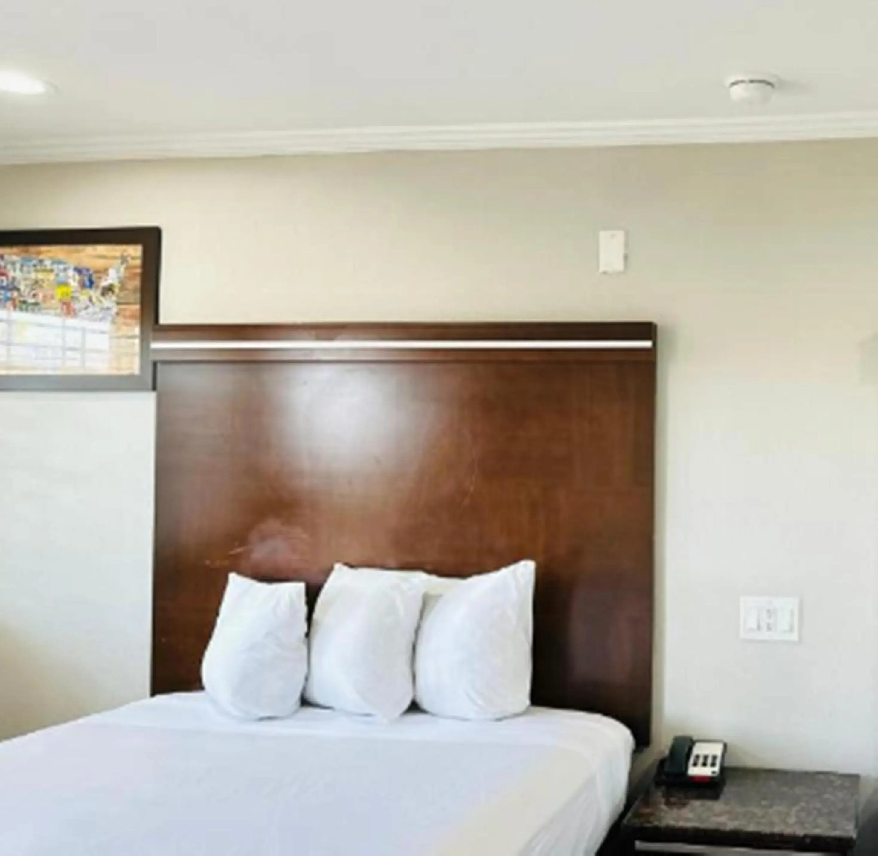 Bed in Rodeway Inn Lemon Grove San Diego East Bed in Rodeway Inn Lemon Grove San Diego East