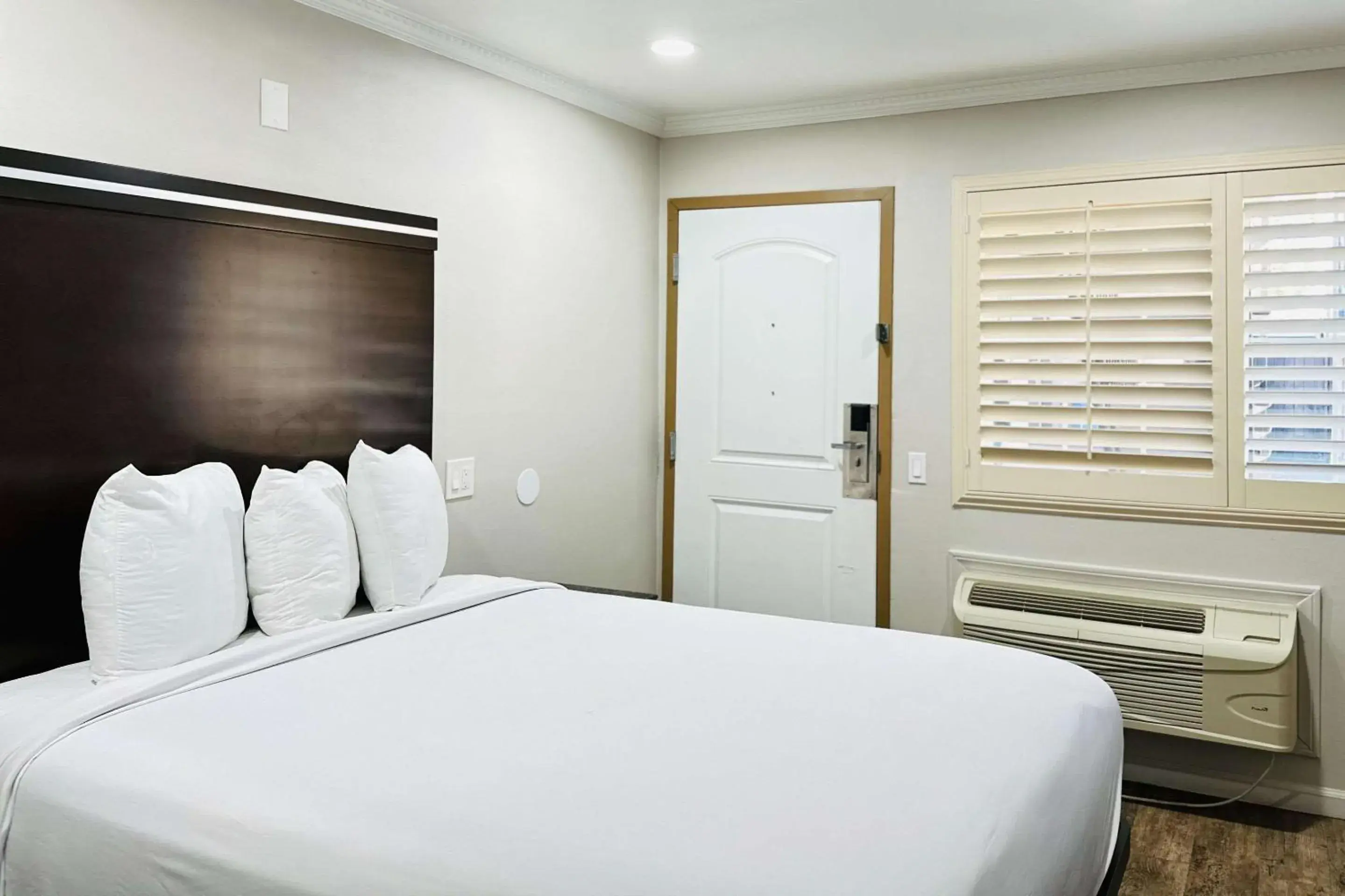 Bedroom, Bed in Rodeway Inn Lemon Grove San Diego East Bedroom, Bed in Rodeway Inn Lemon Grove San Diego East