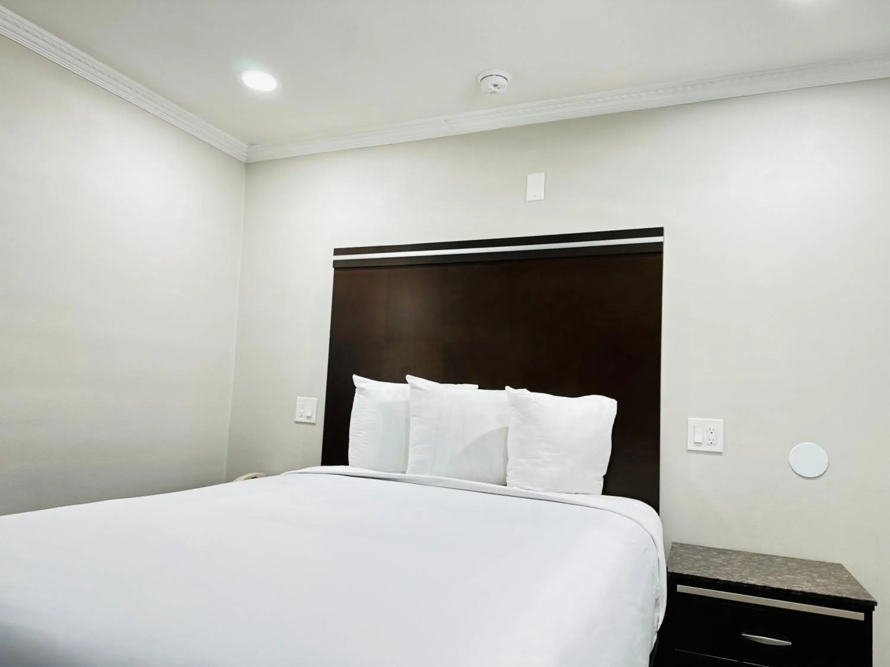 Bed in Rodeway Inn Lemon Grove San Diego East Bed in Rodeway Inn Lemon Grove San Diego East