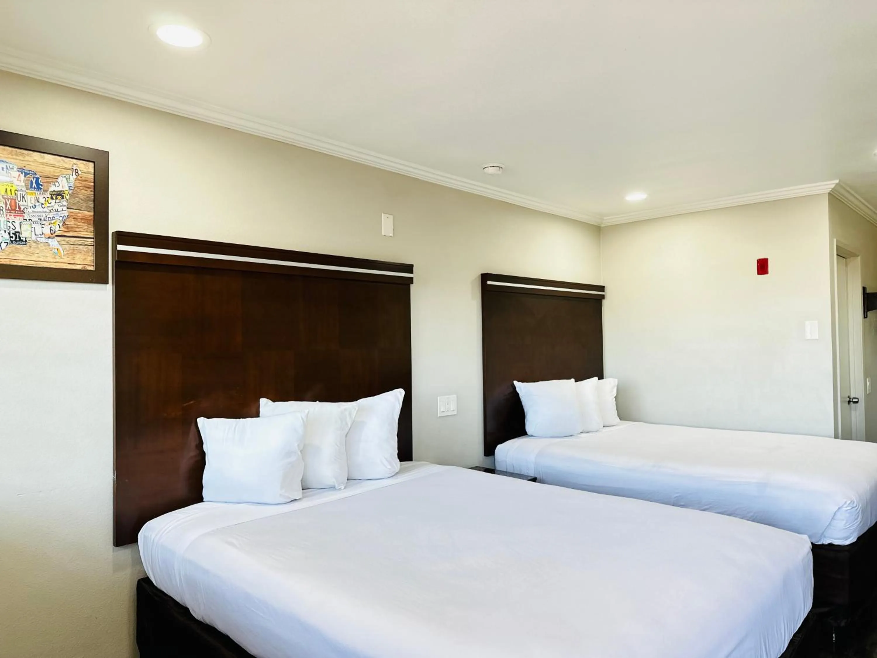 Bedroom, Bed in Rodeway Inn Lemon Grove San Diego East