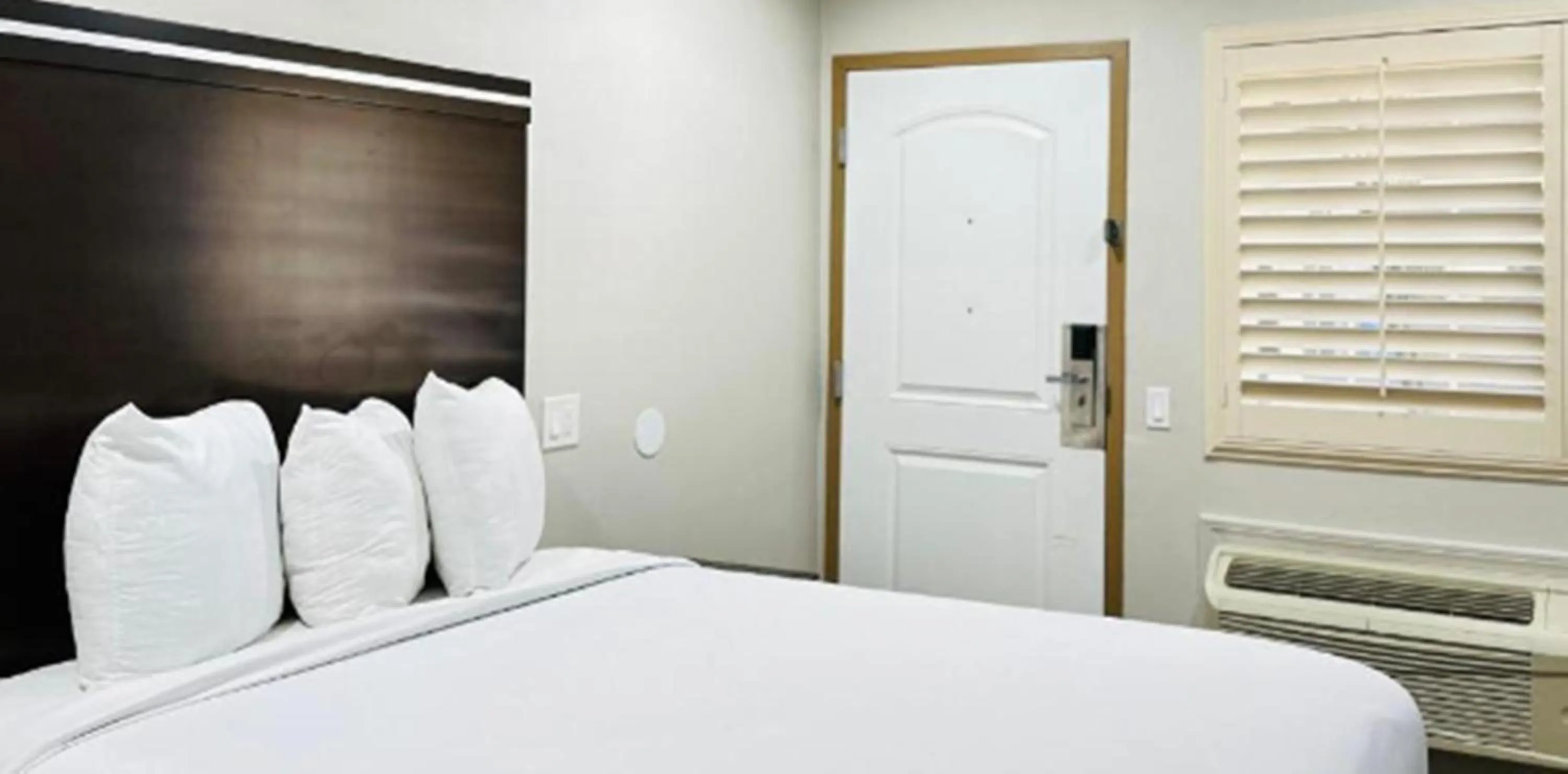 Bed in Rodeway Inn Lemon Grove San Diego East