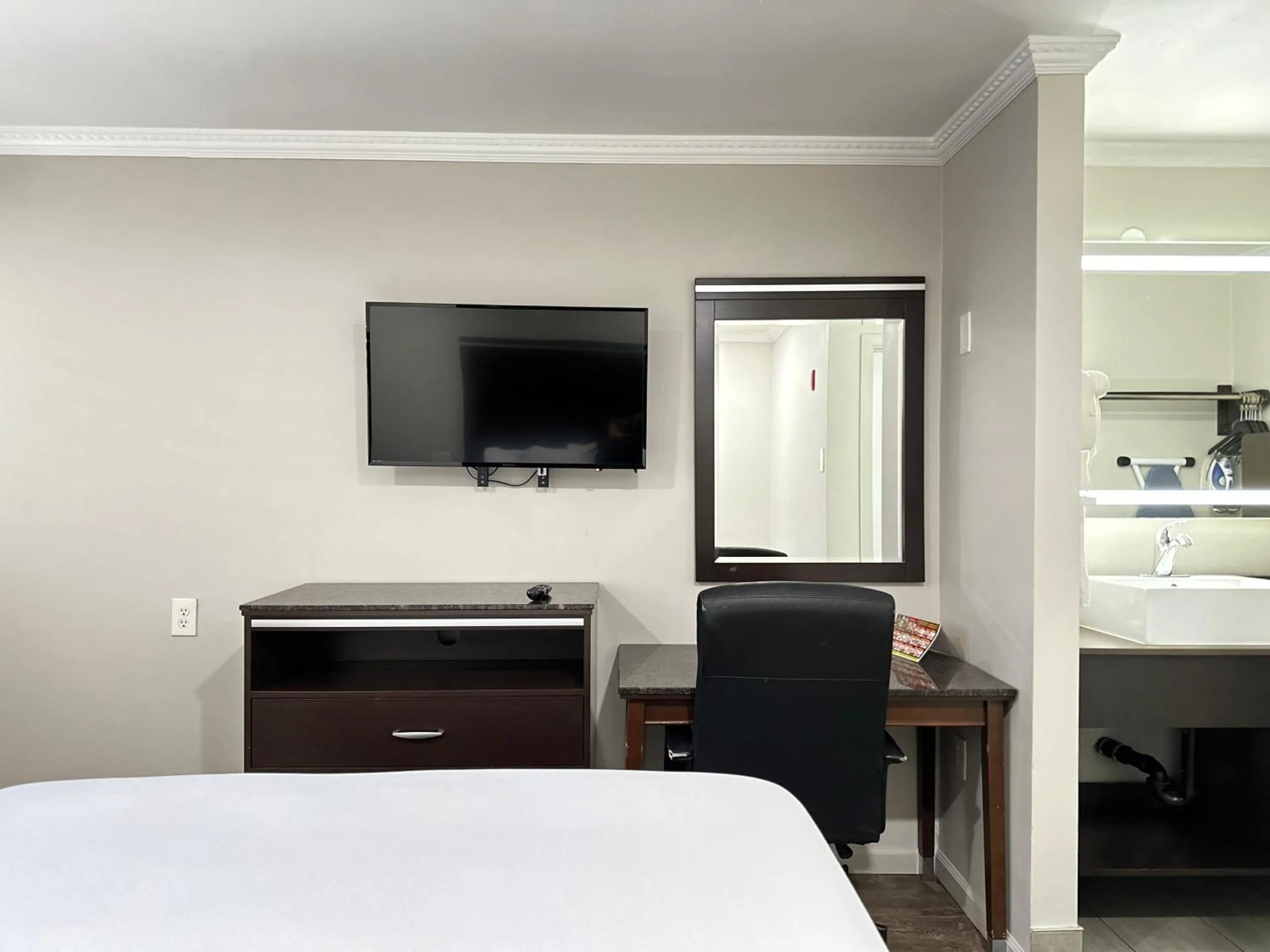 Bed in Rodeway Inn Lemon Grove San Diego East