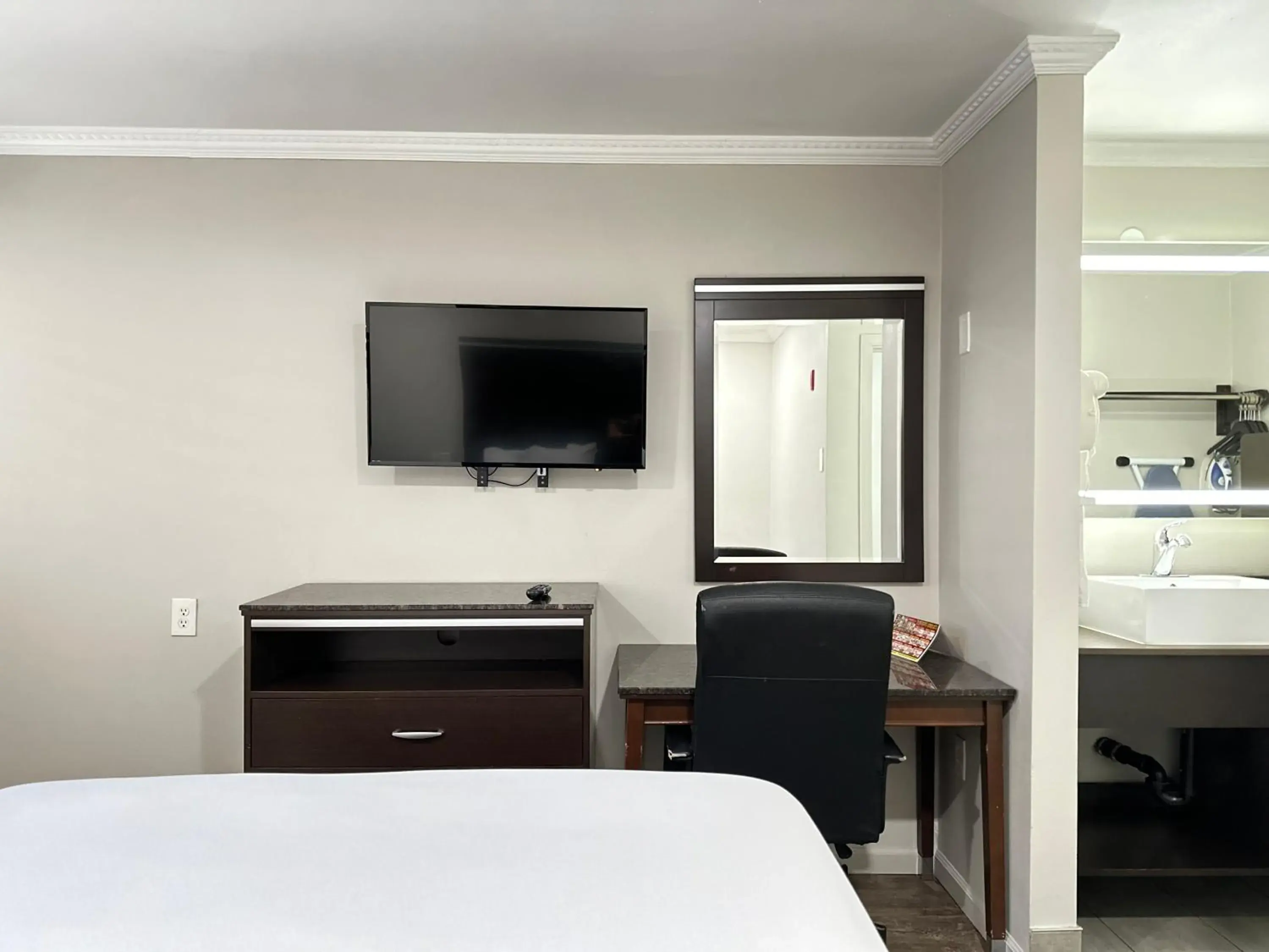 Bed in Rodeway Inn Lemon Grove San Diego East Bed in Rodeway Inn Lemon Grove San Diego East