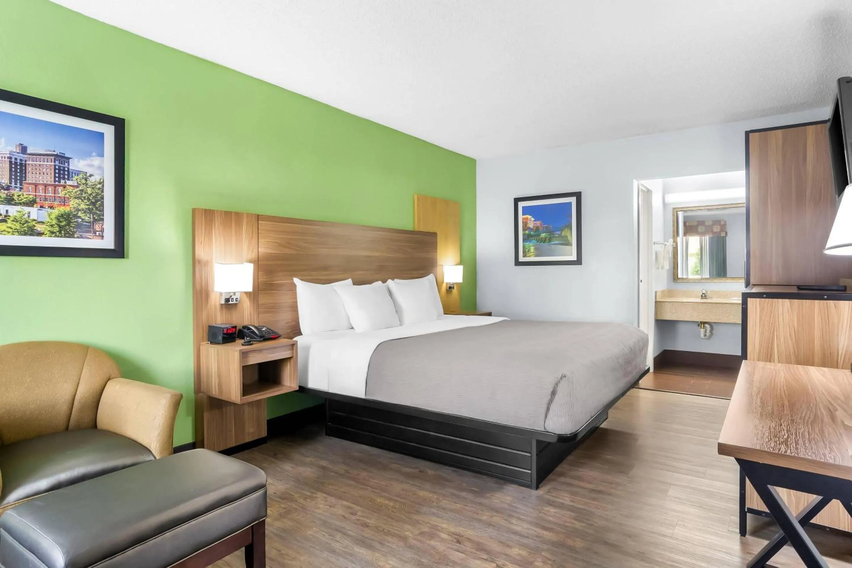 Bedroom, Bed in Quality Inn & Suites Greenville - Haywood Mall