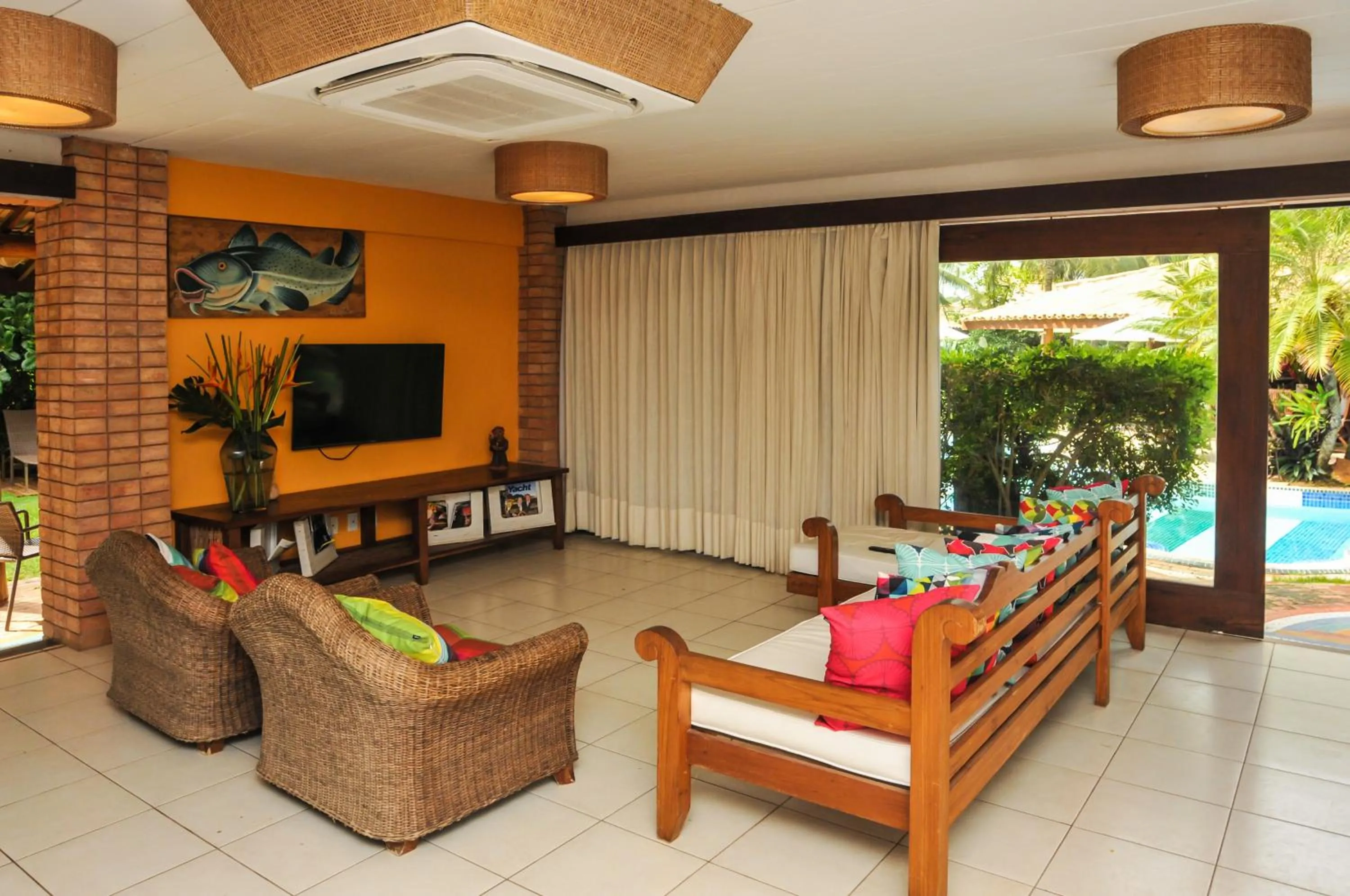 Communal lounge/ TV room in Hotel Via dos Corais