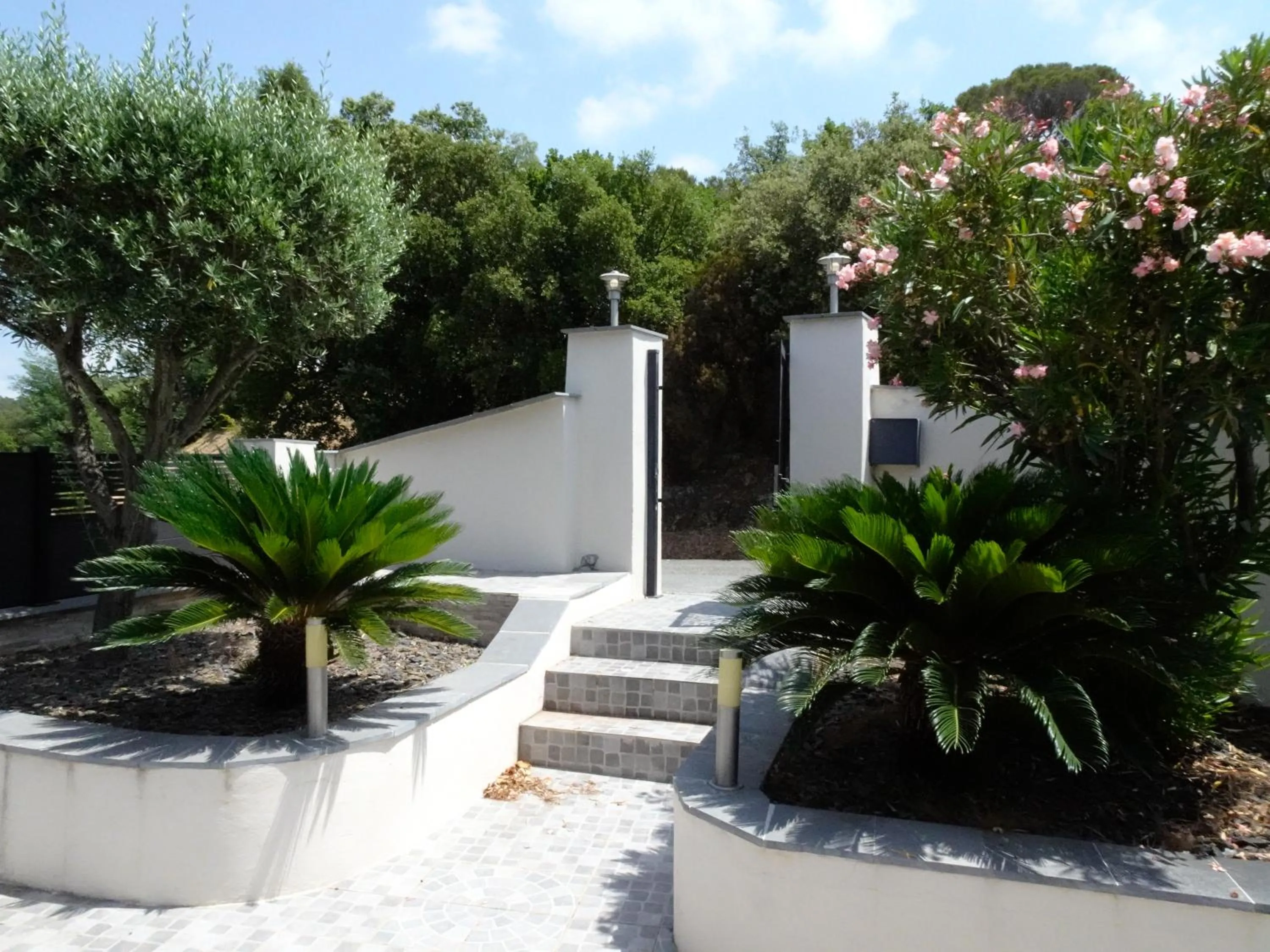 Belle maison avec piscine dans les hauteurs à Saint Raphael
