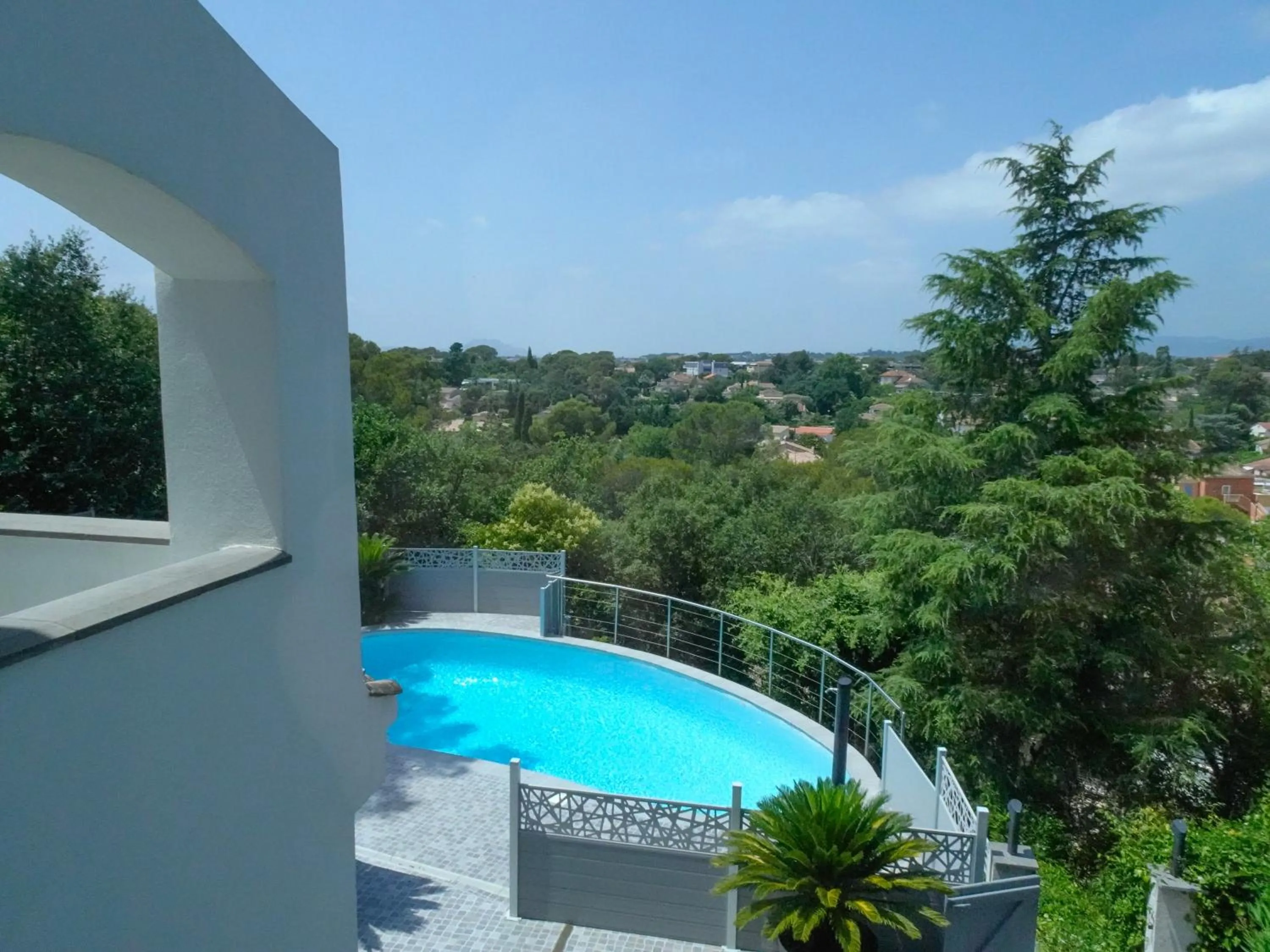 Belle maison avec piscine dans les hauteurs à Saint Raphael
