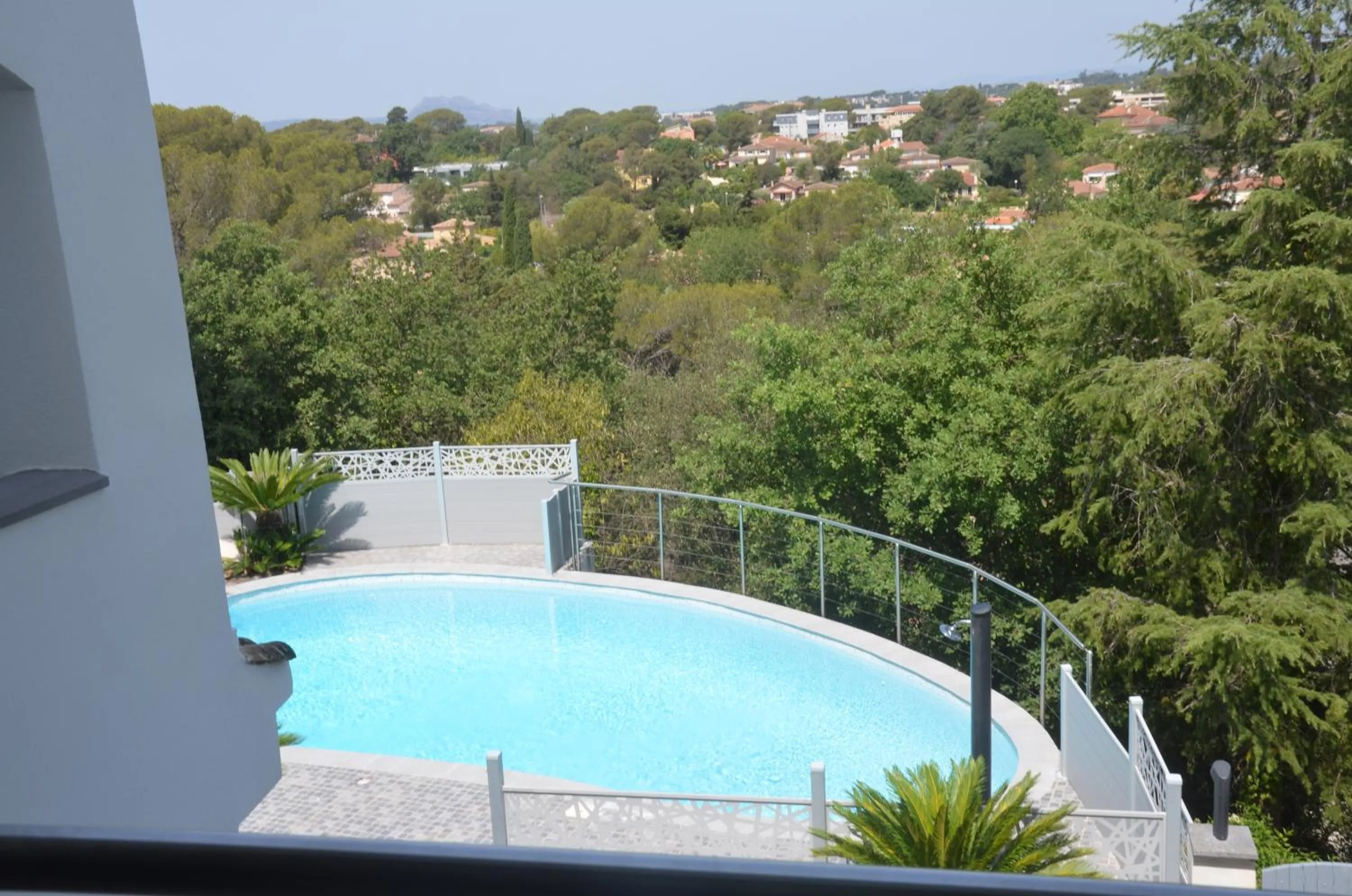 Belle maison avec piscine dans les hauteurs à Saint Raphael