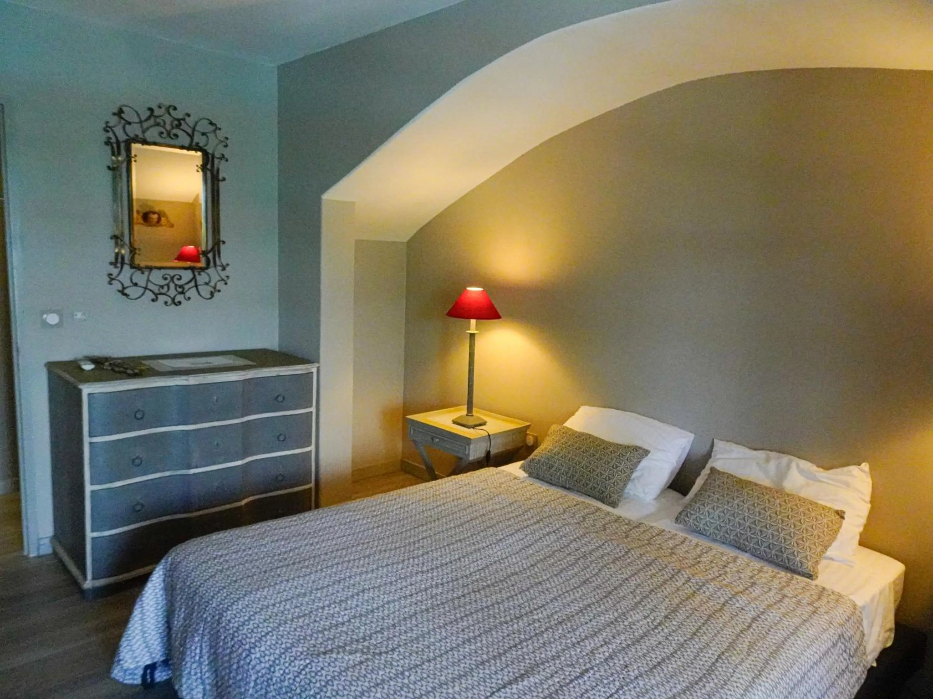 Bed in Belle maison avec piscine dans les hauteurs à Saint Raphael