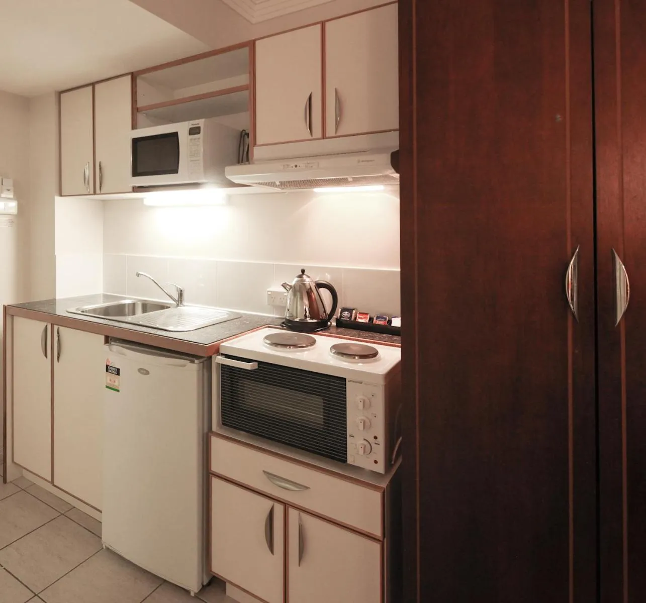 Kitchen or kitchenette, Kitchen/Kitchenette in Astor Metropole Hotel