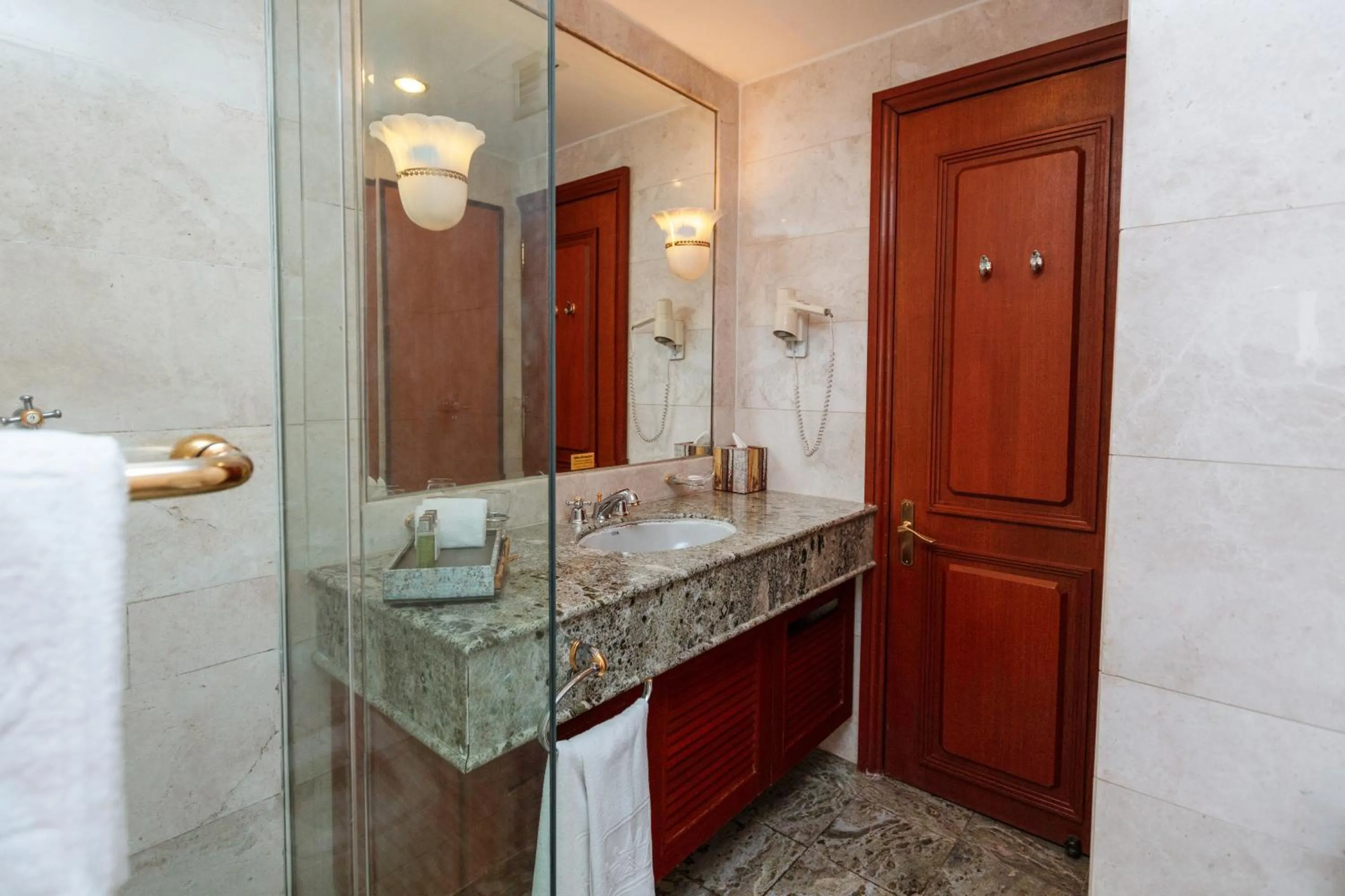 Bathroom in Hotel Cambodiana