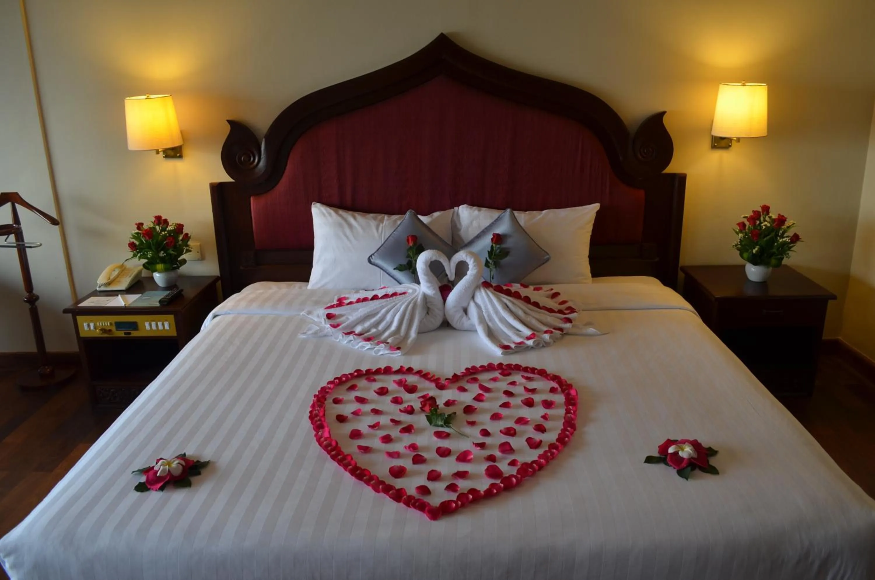 Bedroom, Bed in Hotel Cambodiana