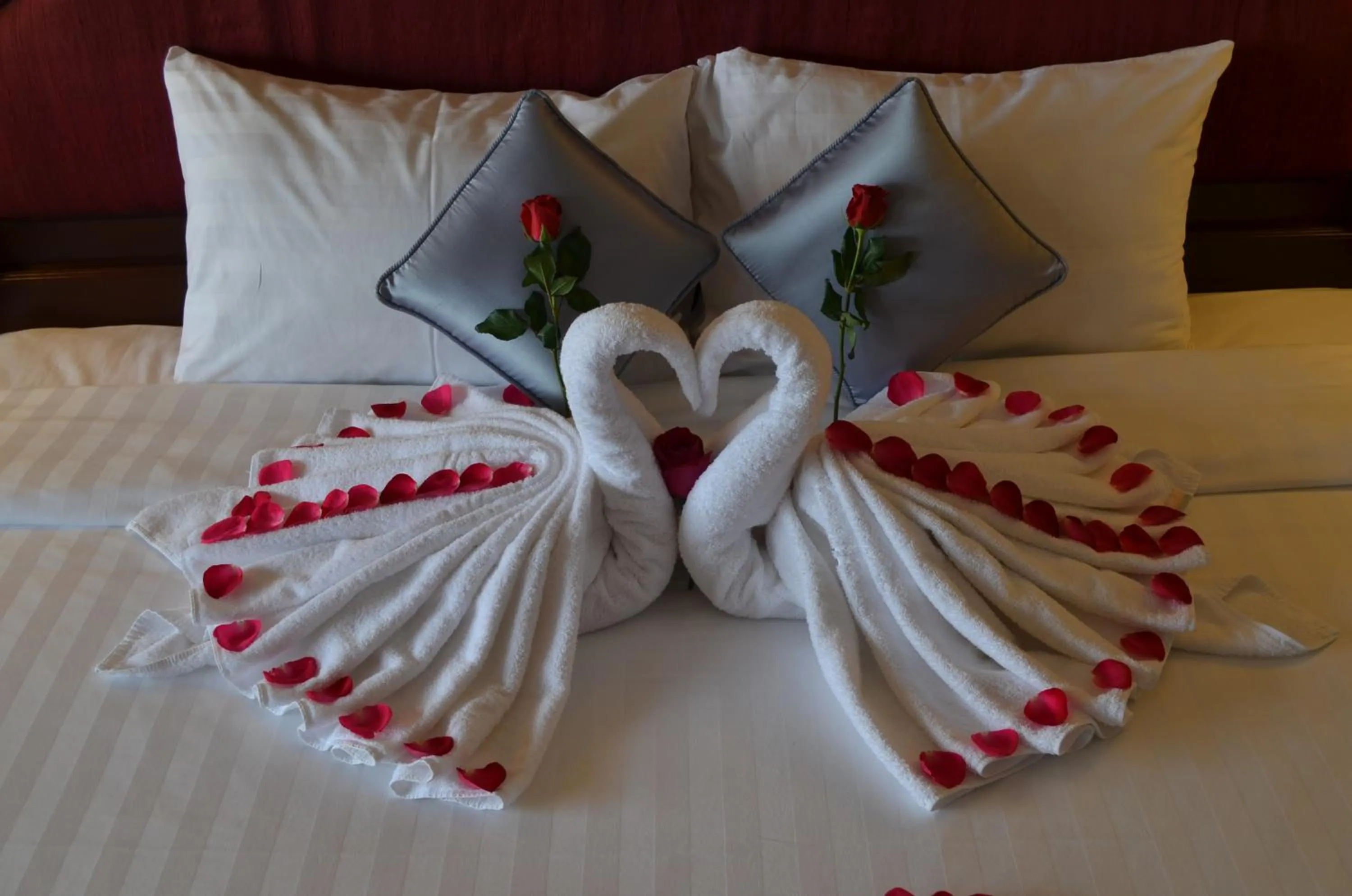 Bedroom, Bed in Hotel Cambodiana