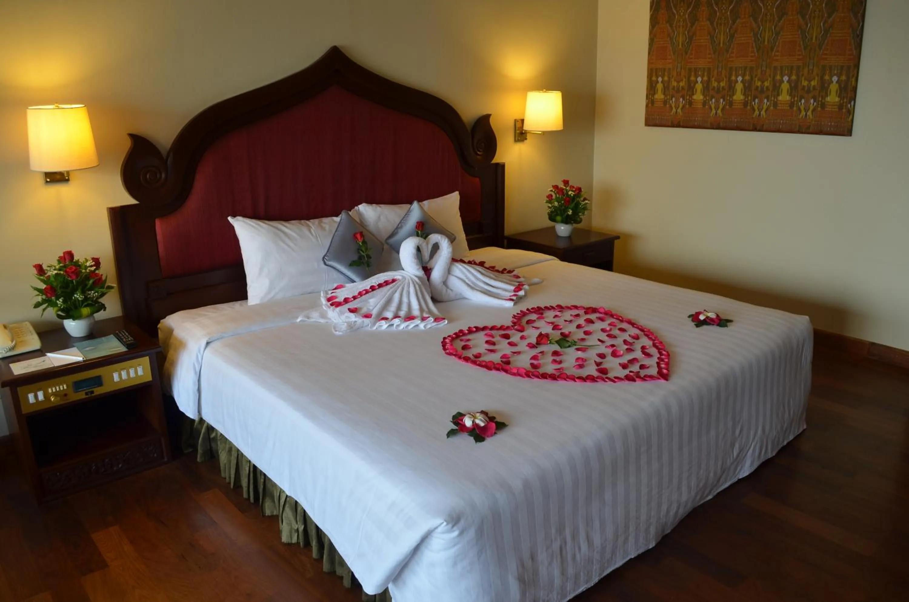 Bedroom, Bed in Hotel Cambodiana