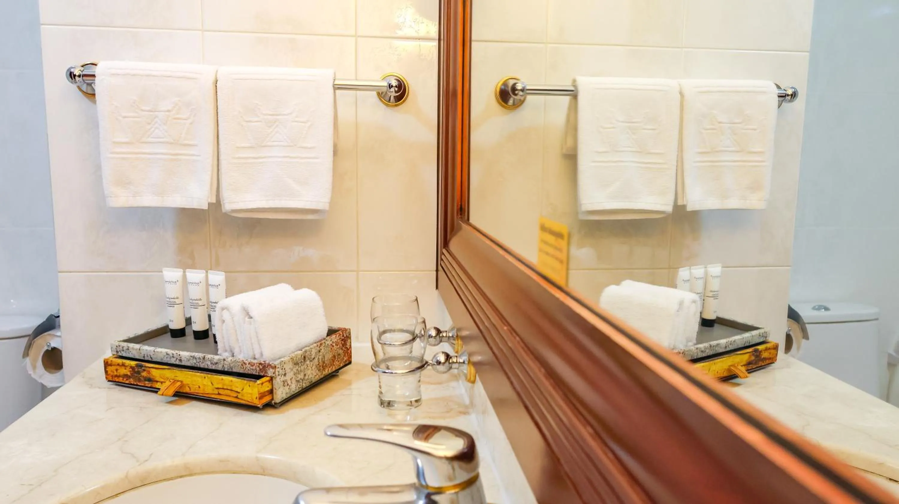 Toilet in Hotel Cambodiana