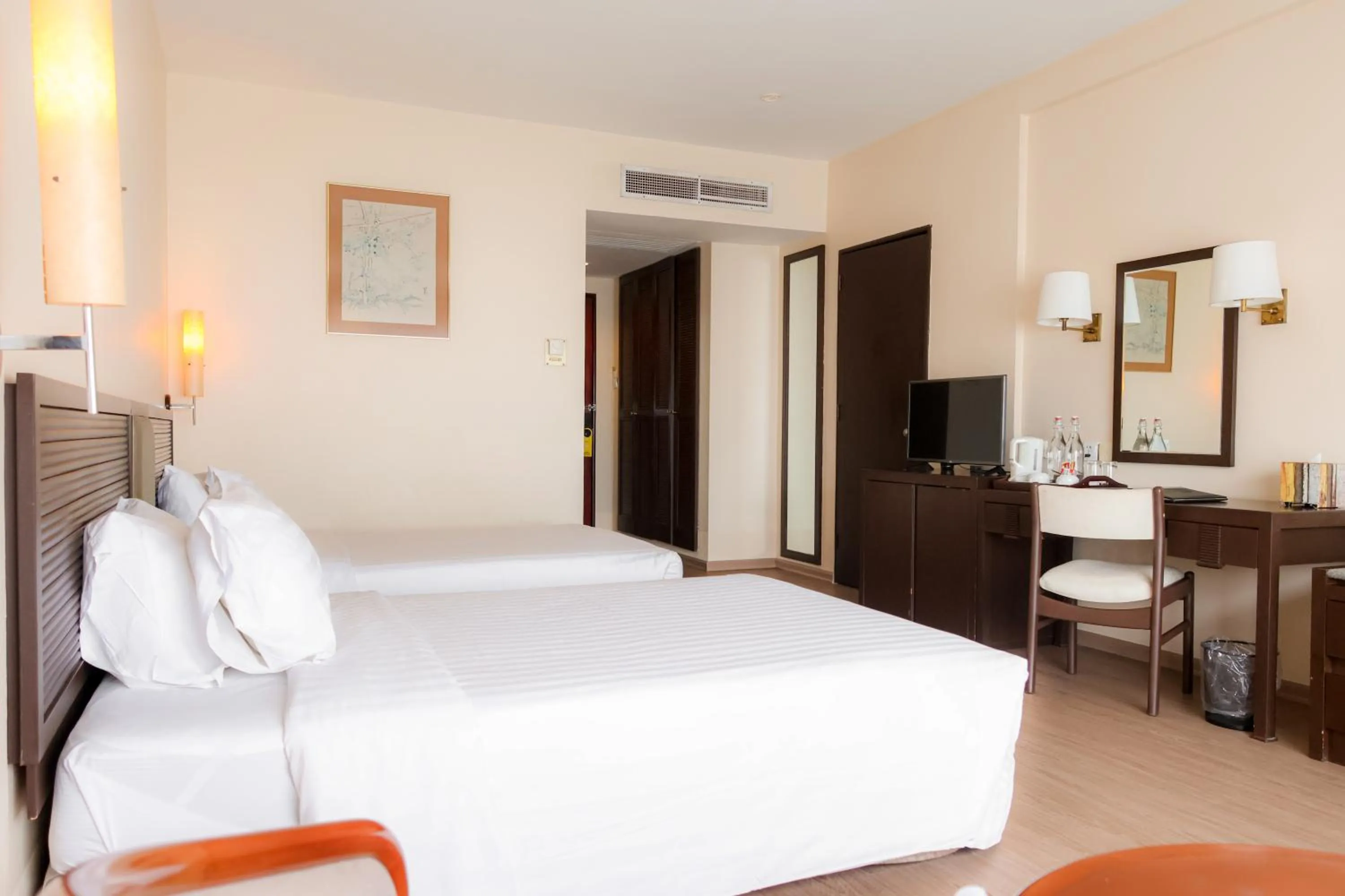 Bedroom, Bed in Hotel Cambodiana