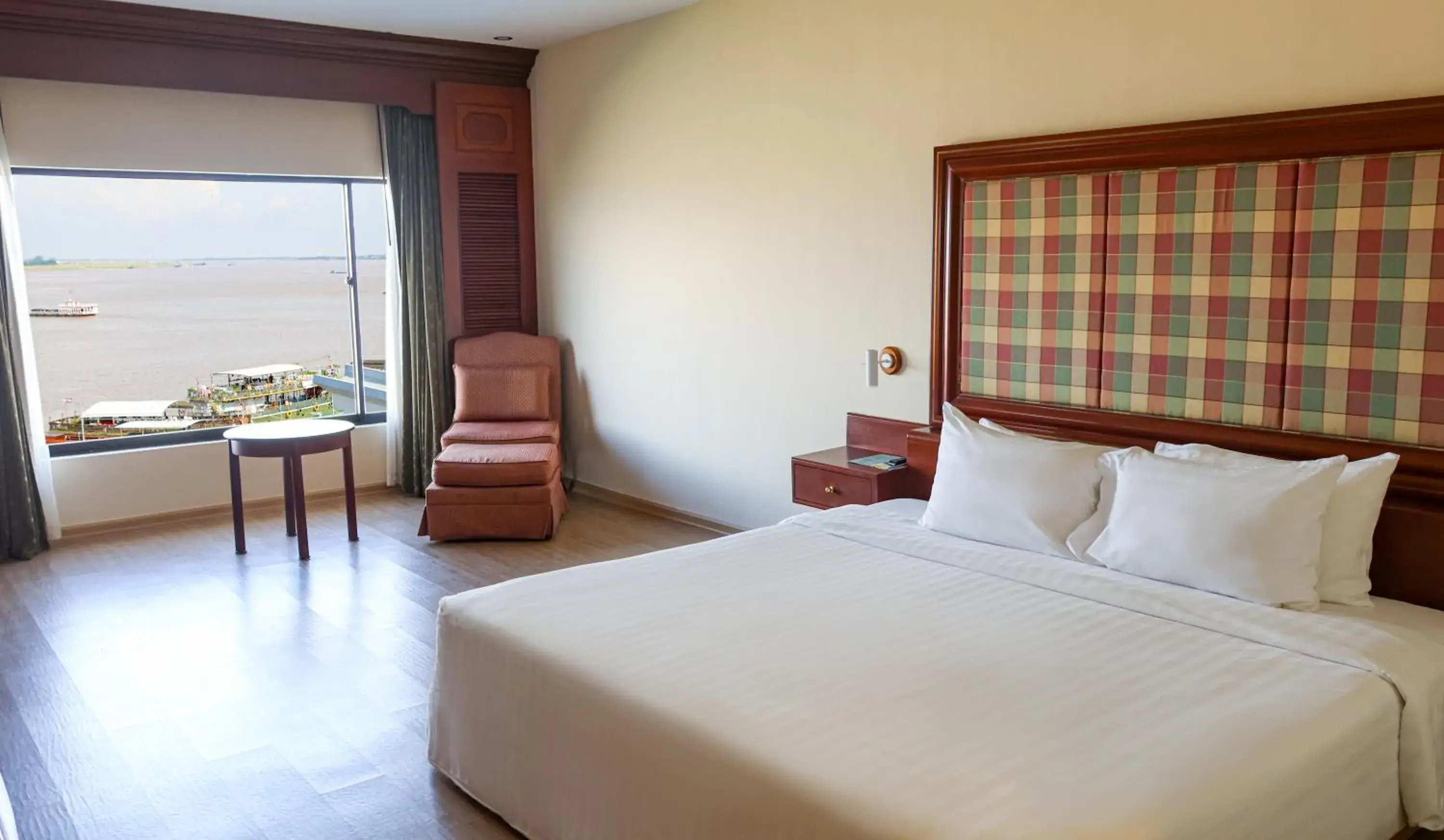 River view, Bed in Hotel Cambodiana River view, Bed in Hotel Cambodiana