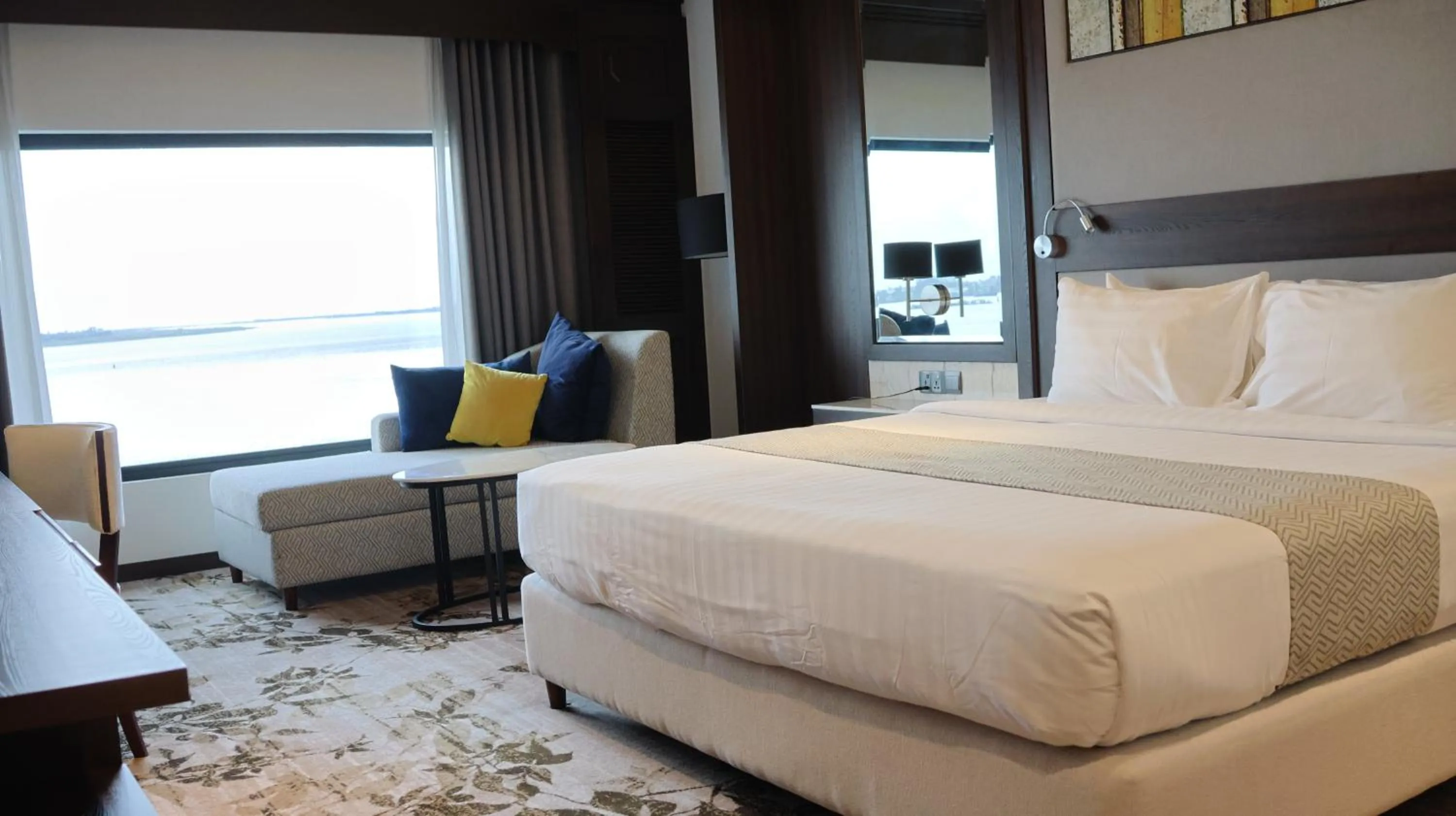 Bedroom, Bed in Hotel Cambodiana