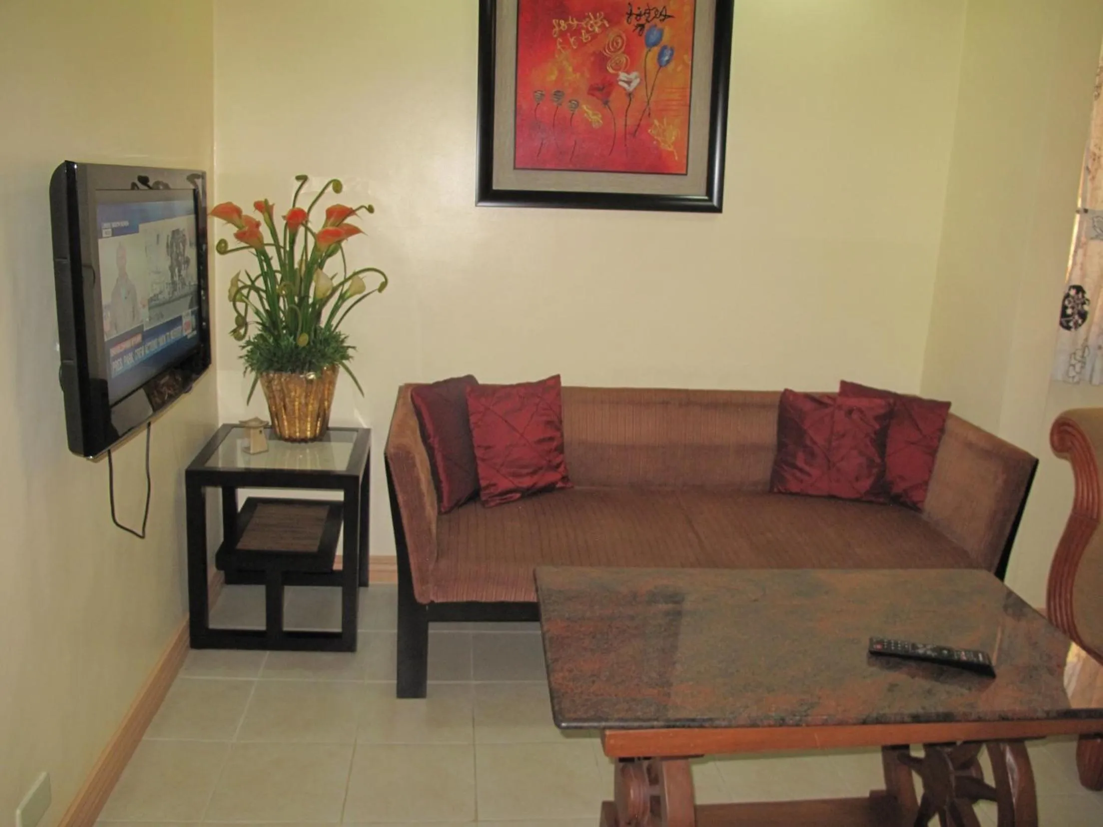 TV and multimedia in Makati Suites at Travelers Inn