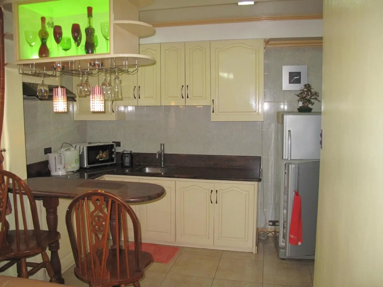 Coffee/tea facilities in Makati Suites at Travelers Inn