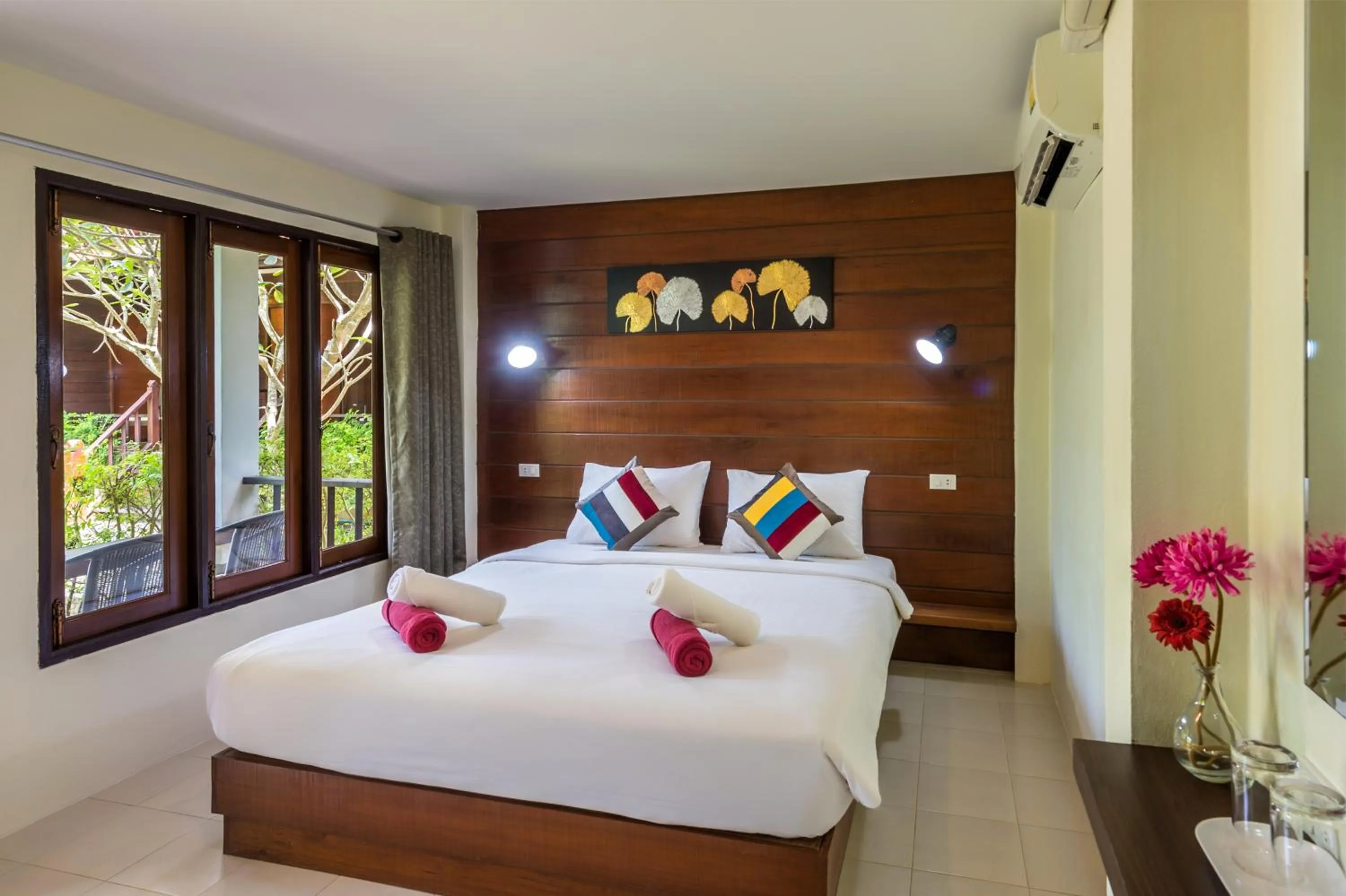 Bed in Lanta Thip House by Swiss-Belhotel - SHA Plus